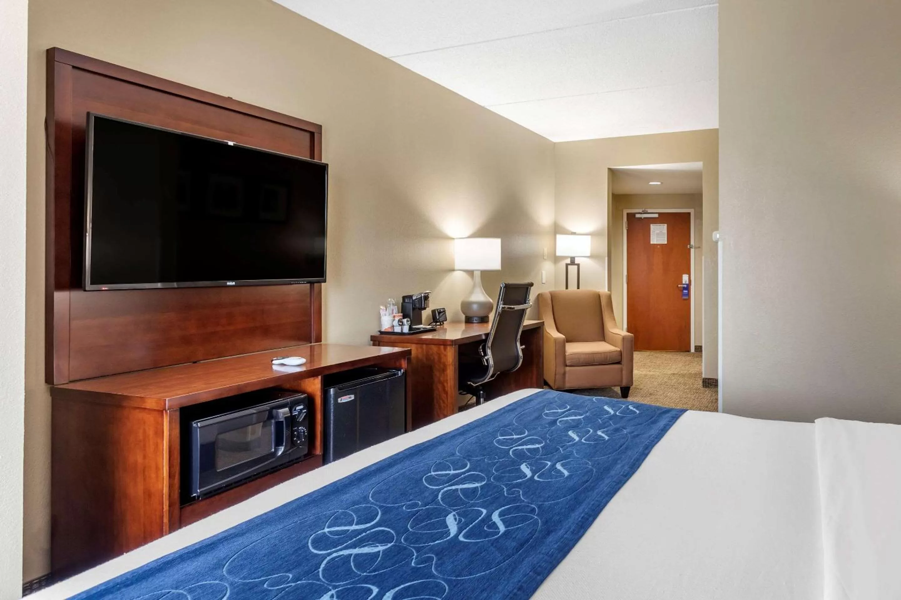 Photo of the whole room in Comfort Suites Manchester near Arnold AFB