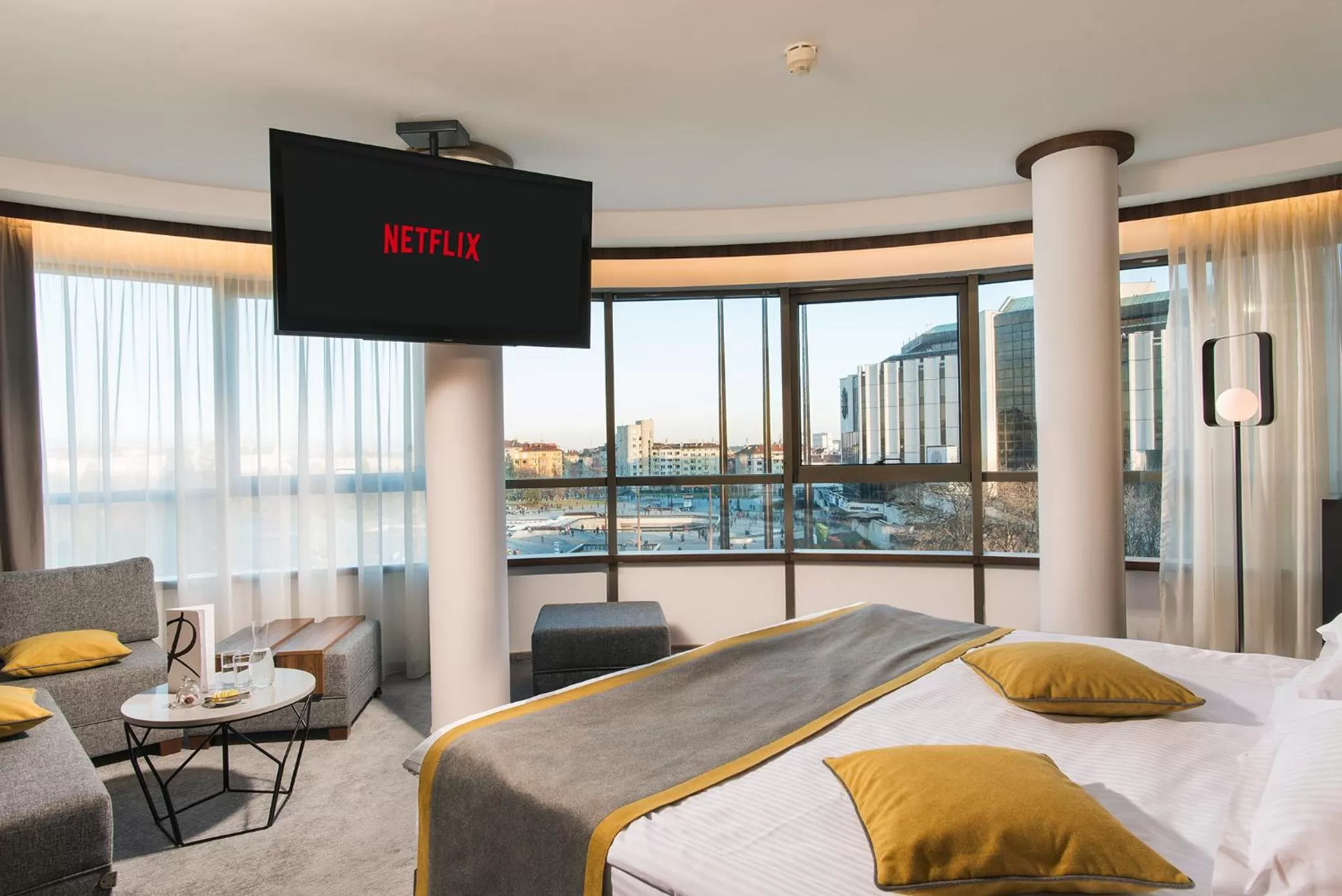 TV and multimedia, Bed in Rosslyn Central Park Hotel Sofia