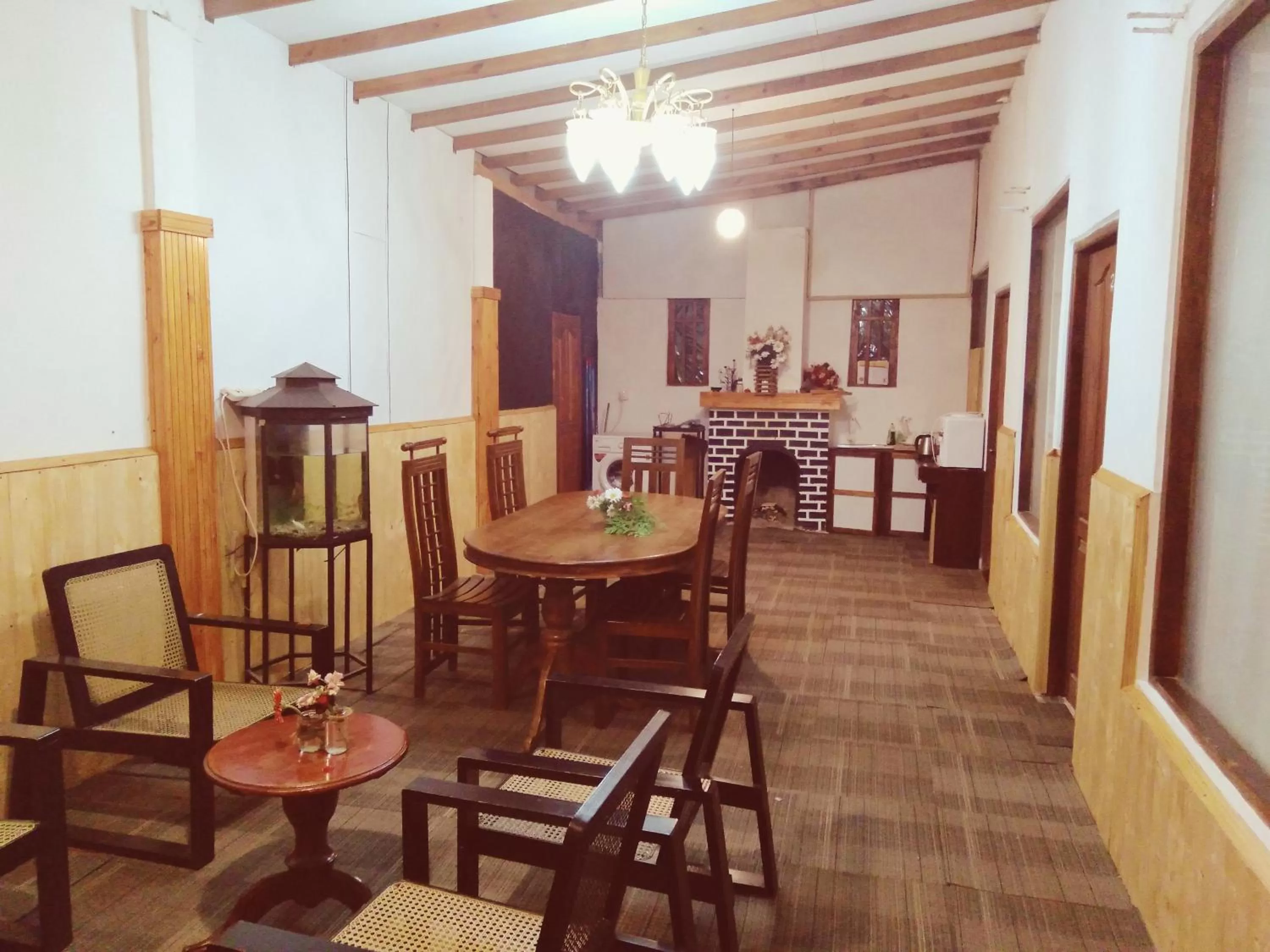 Restaurant/places to eat in Golden King Guest