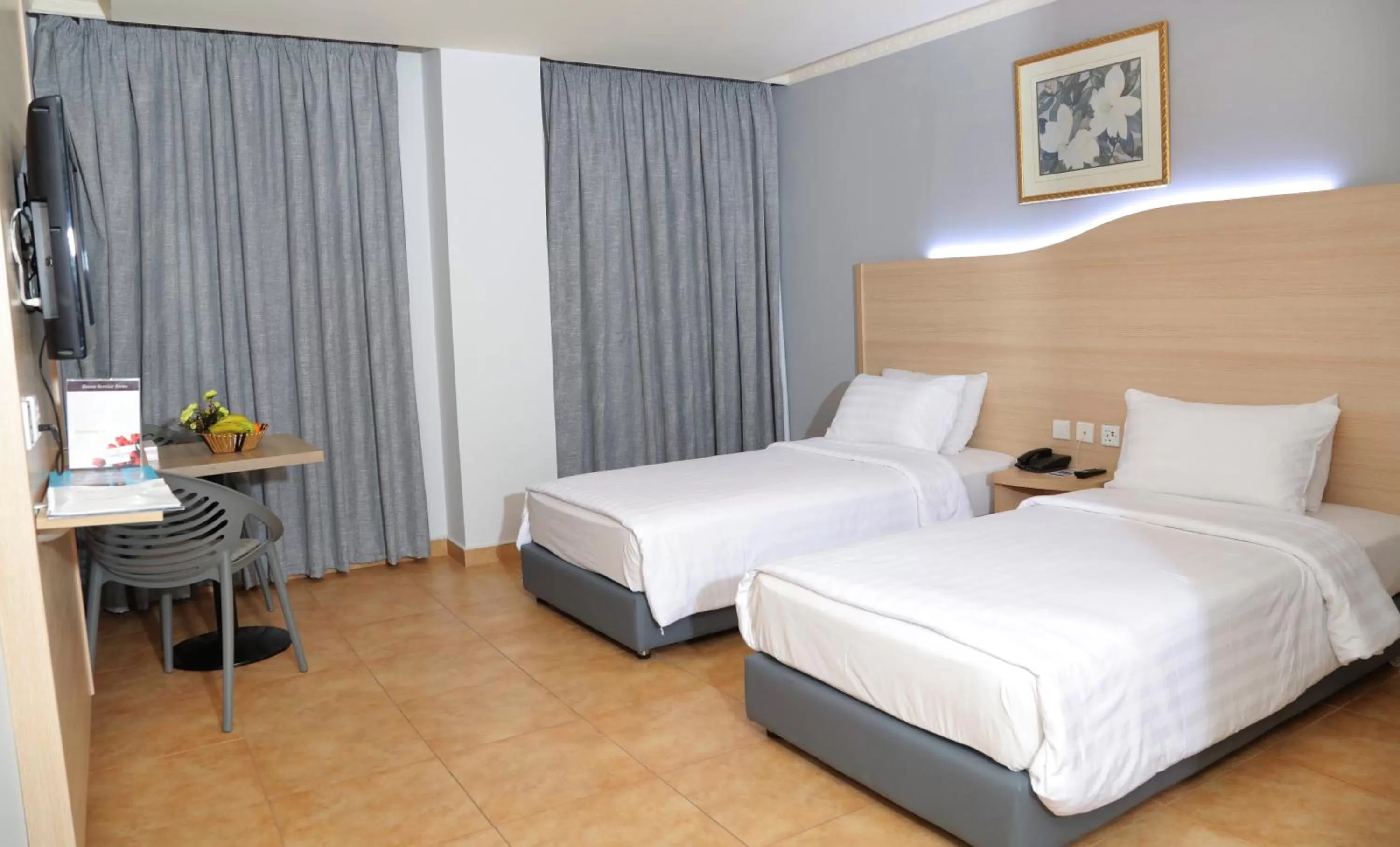 Photo of the whole room, Bed in Golden Tulip Aqaba