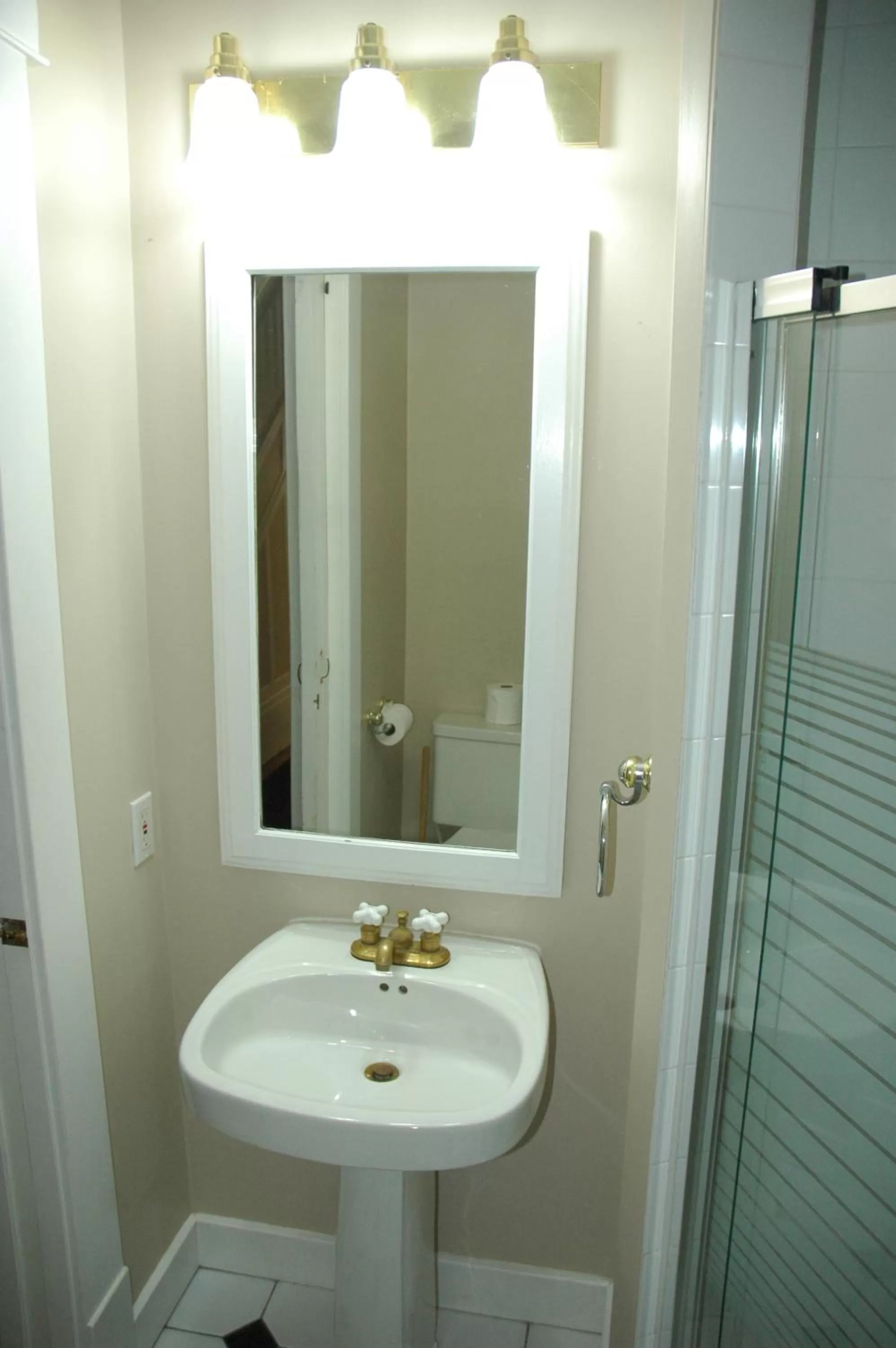 Bathroom in Windsor Guest House