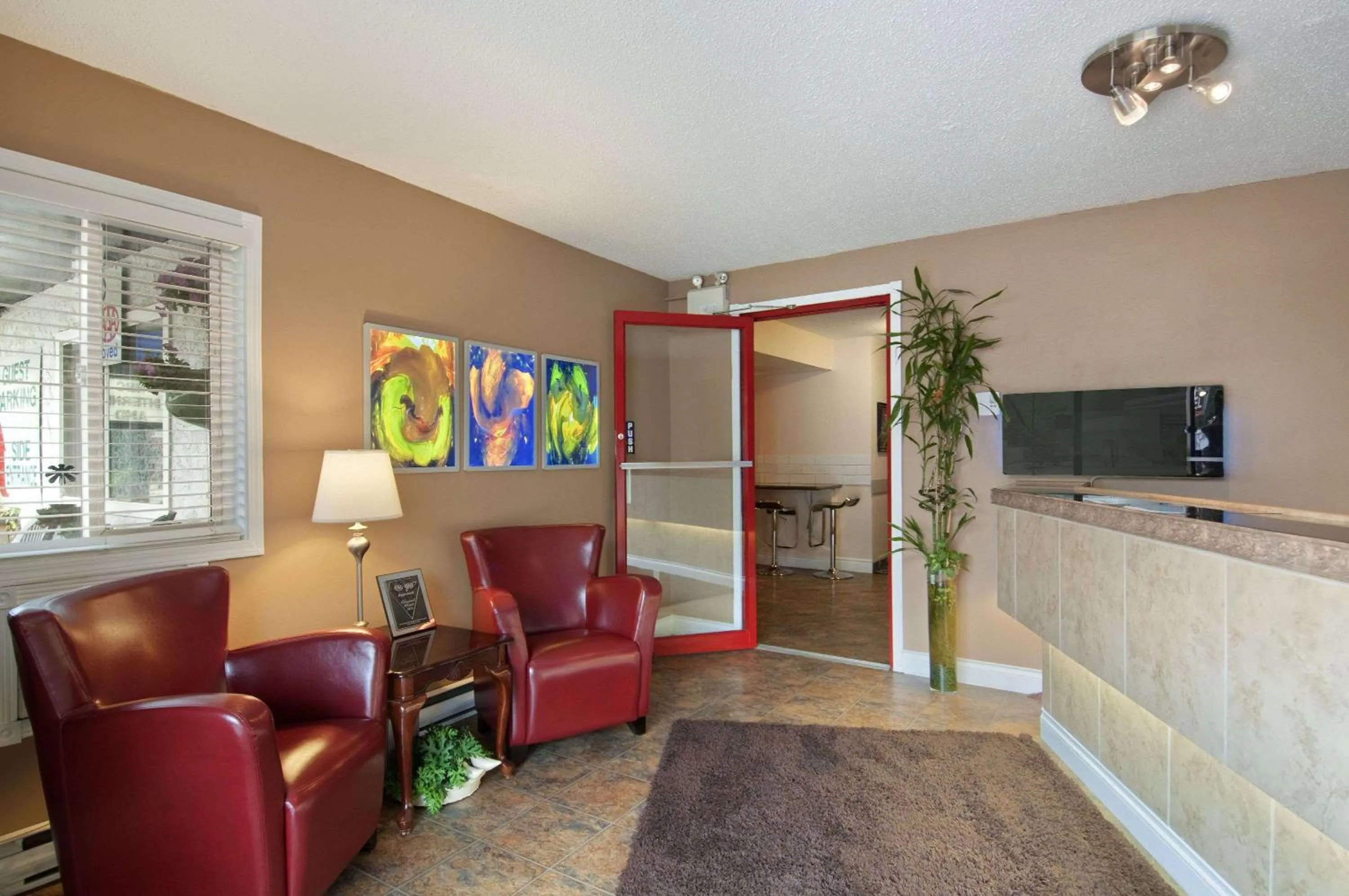 Lobby or reception in Travelodge by Wyndham Hope