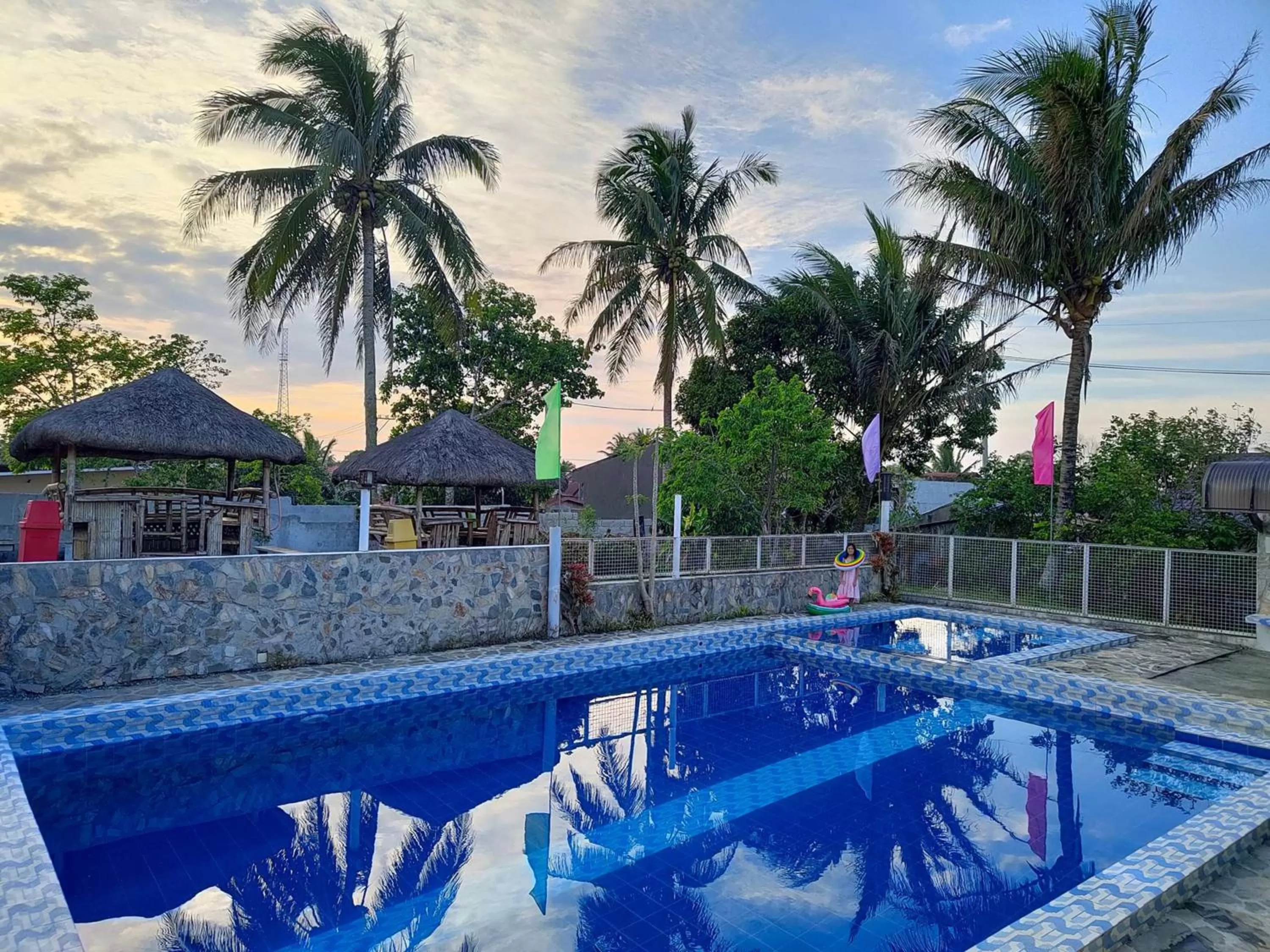 Swimming Pool in OYO 784 Laura's Garden Resort