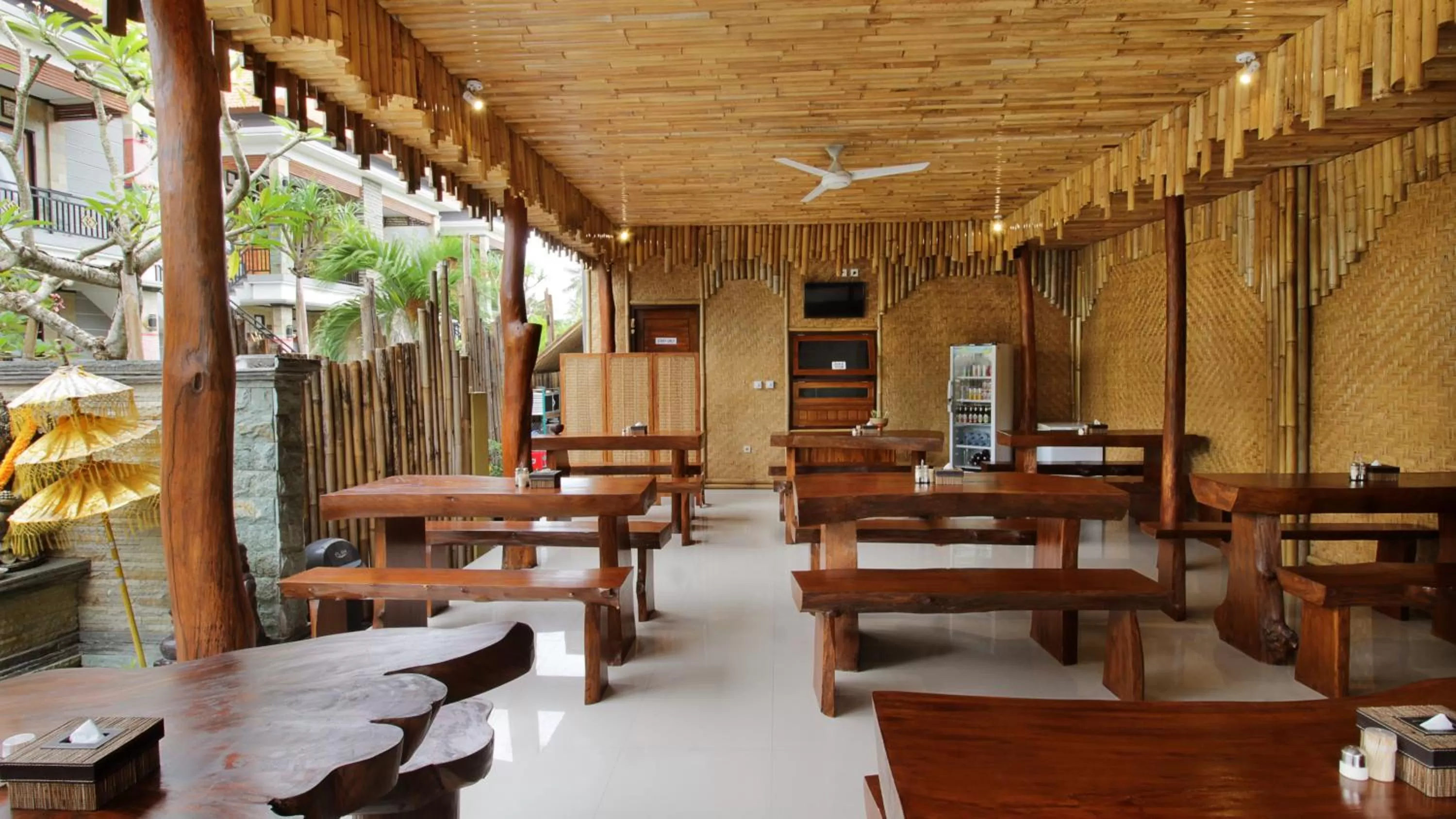 Restaurant/places to eat in Hotel Arsa Santhi Nusa Penida