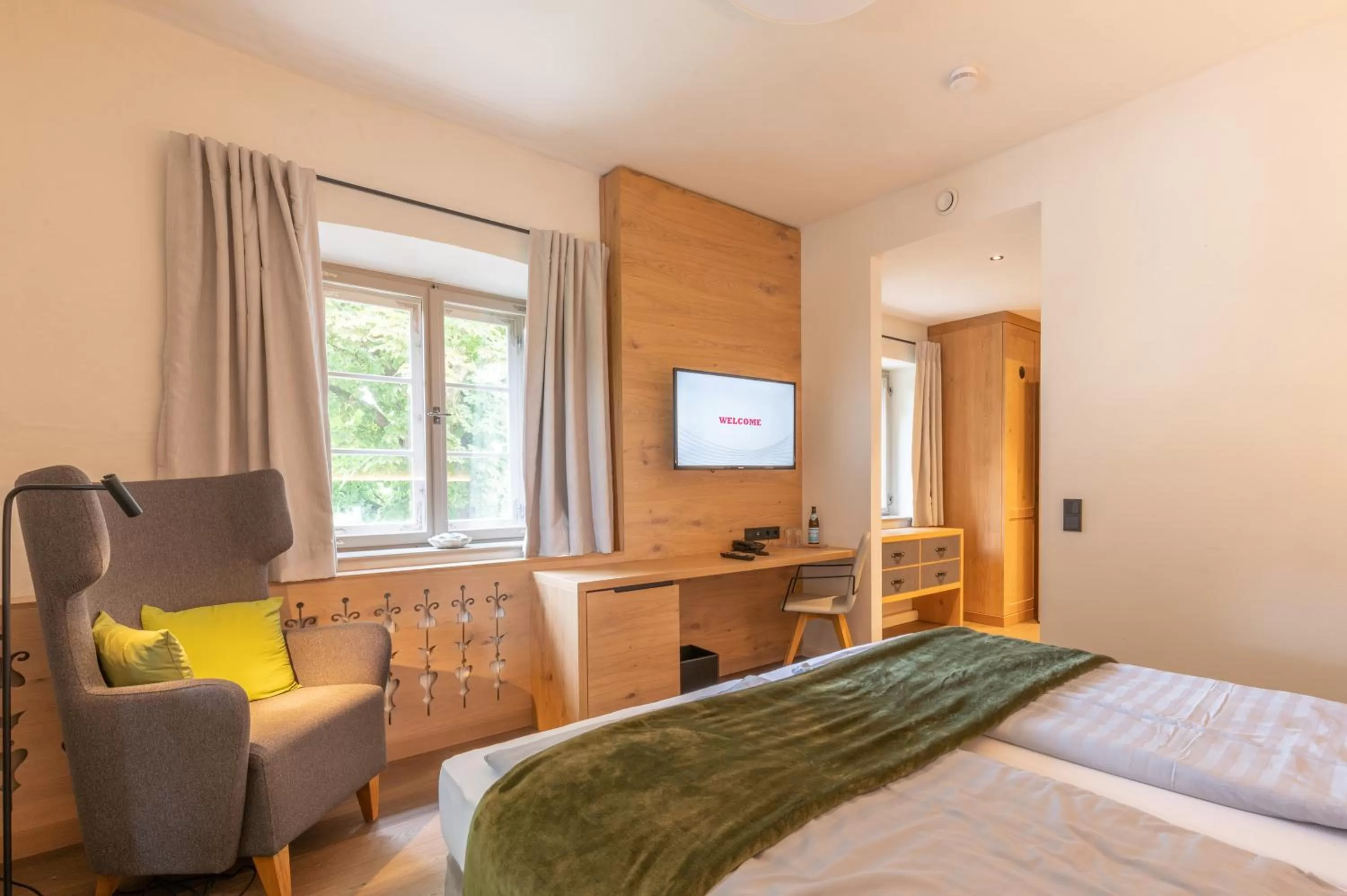 Photo of the whole room, Bed in LANDHOTEL ALTE ZOLLSTATION- Historical Building