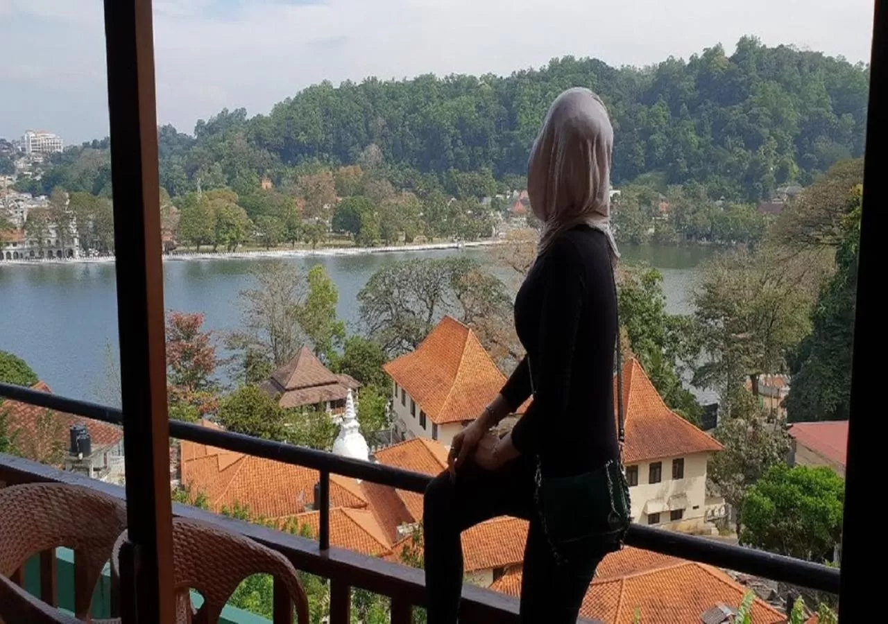 Lake view in Heaven Seven Kandy