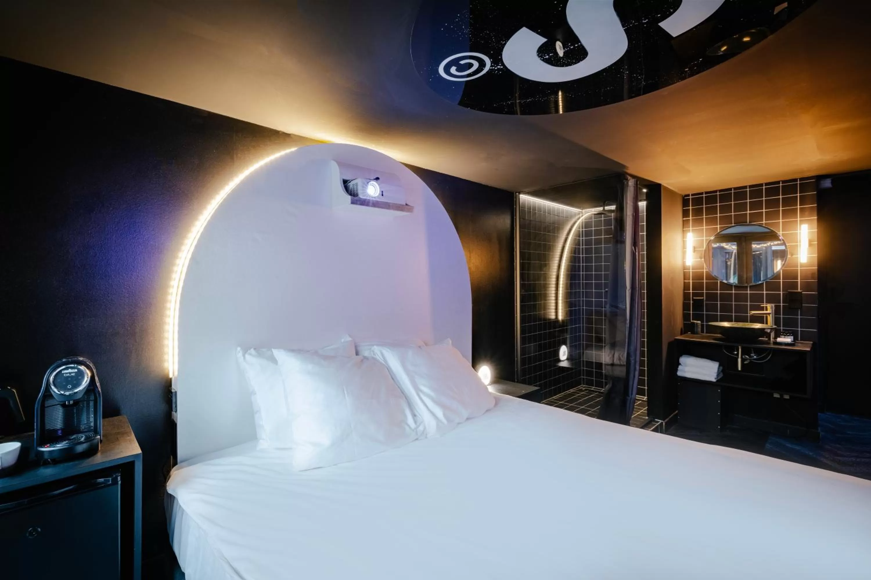 Bedroom, Bed in SUPPER Hotel