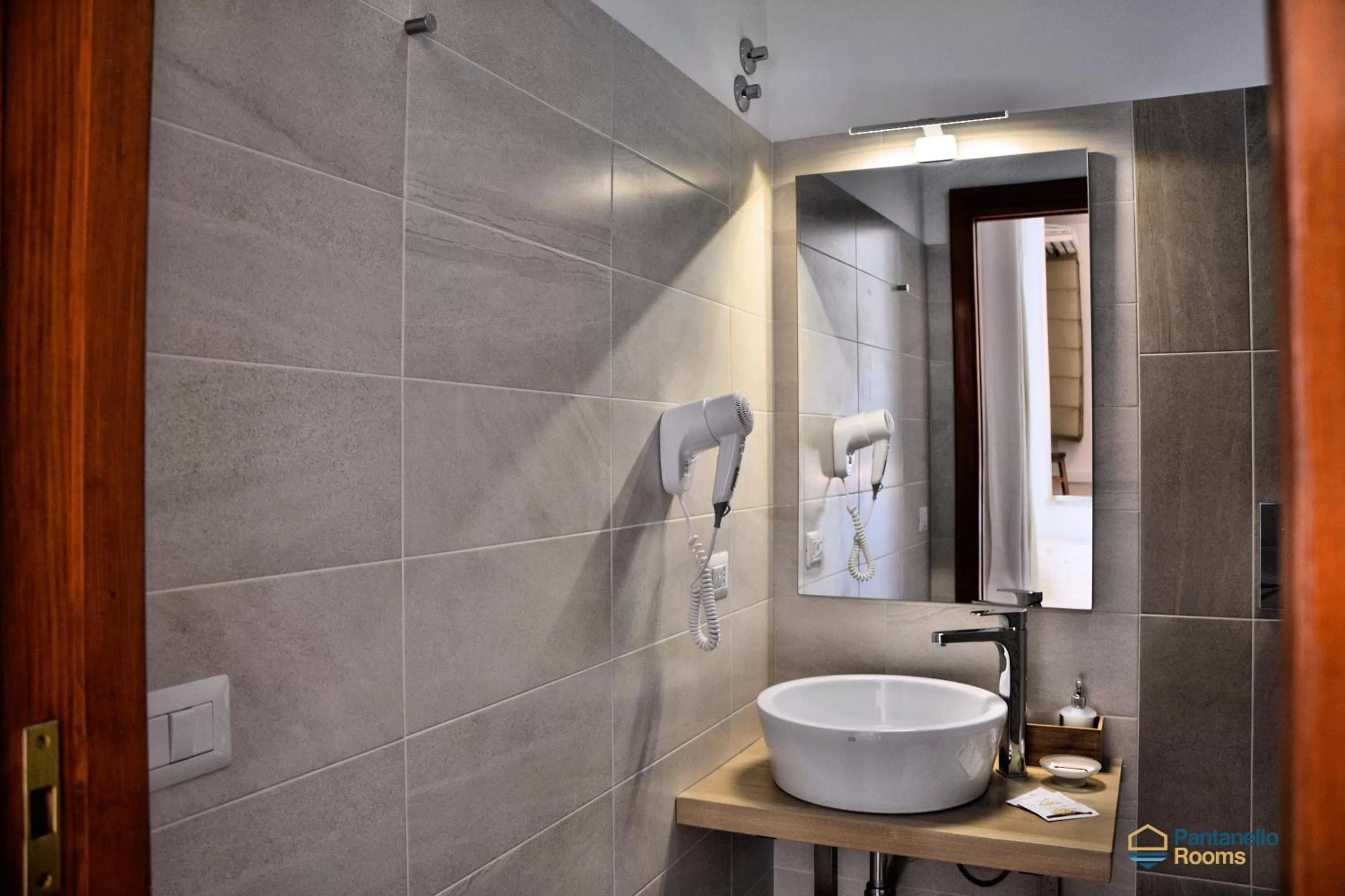 Shower in Pantanello Rooms Avola