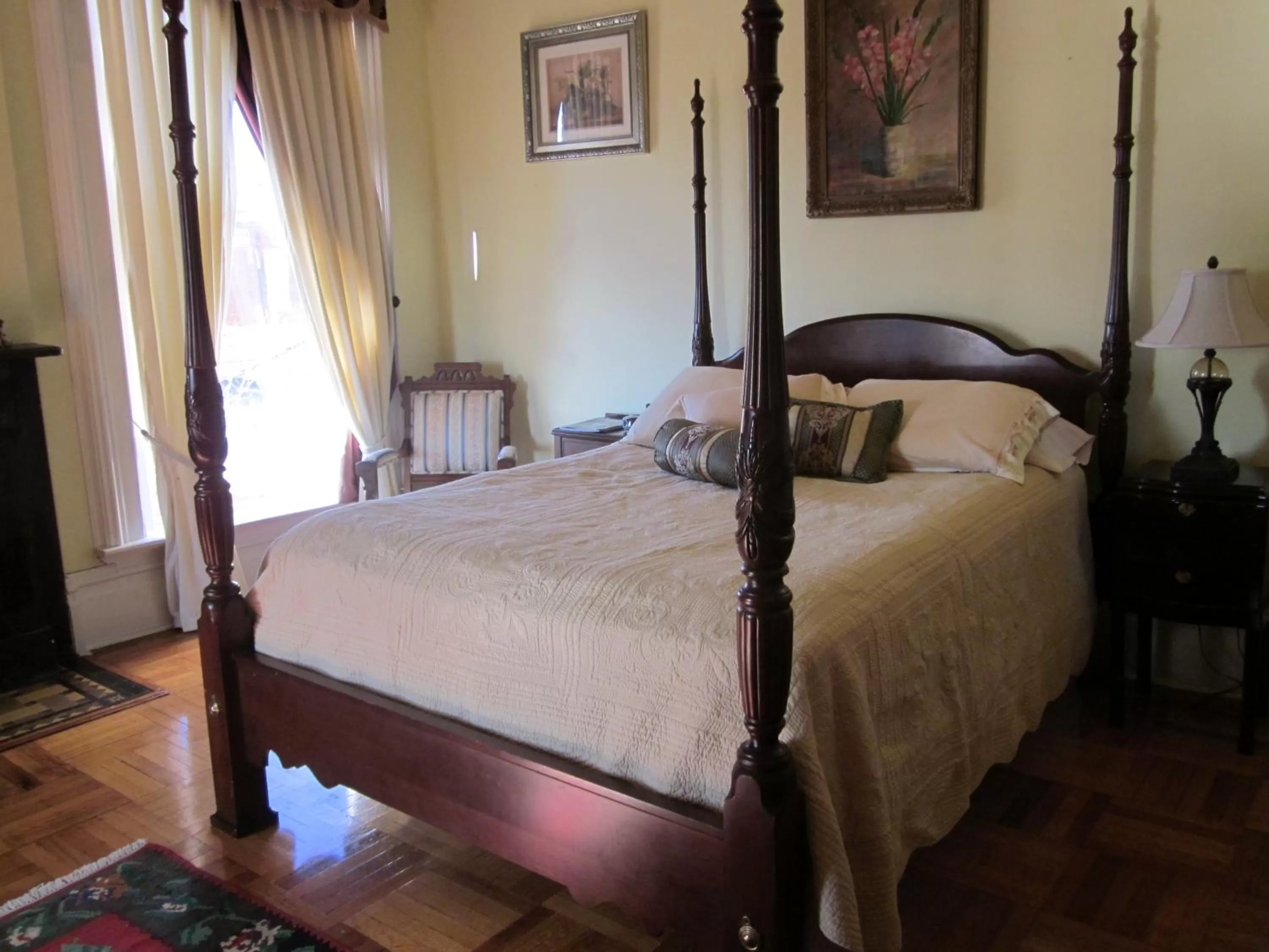 Bed in Baer House Inn