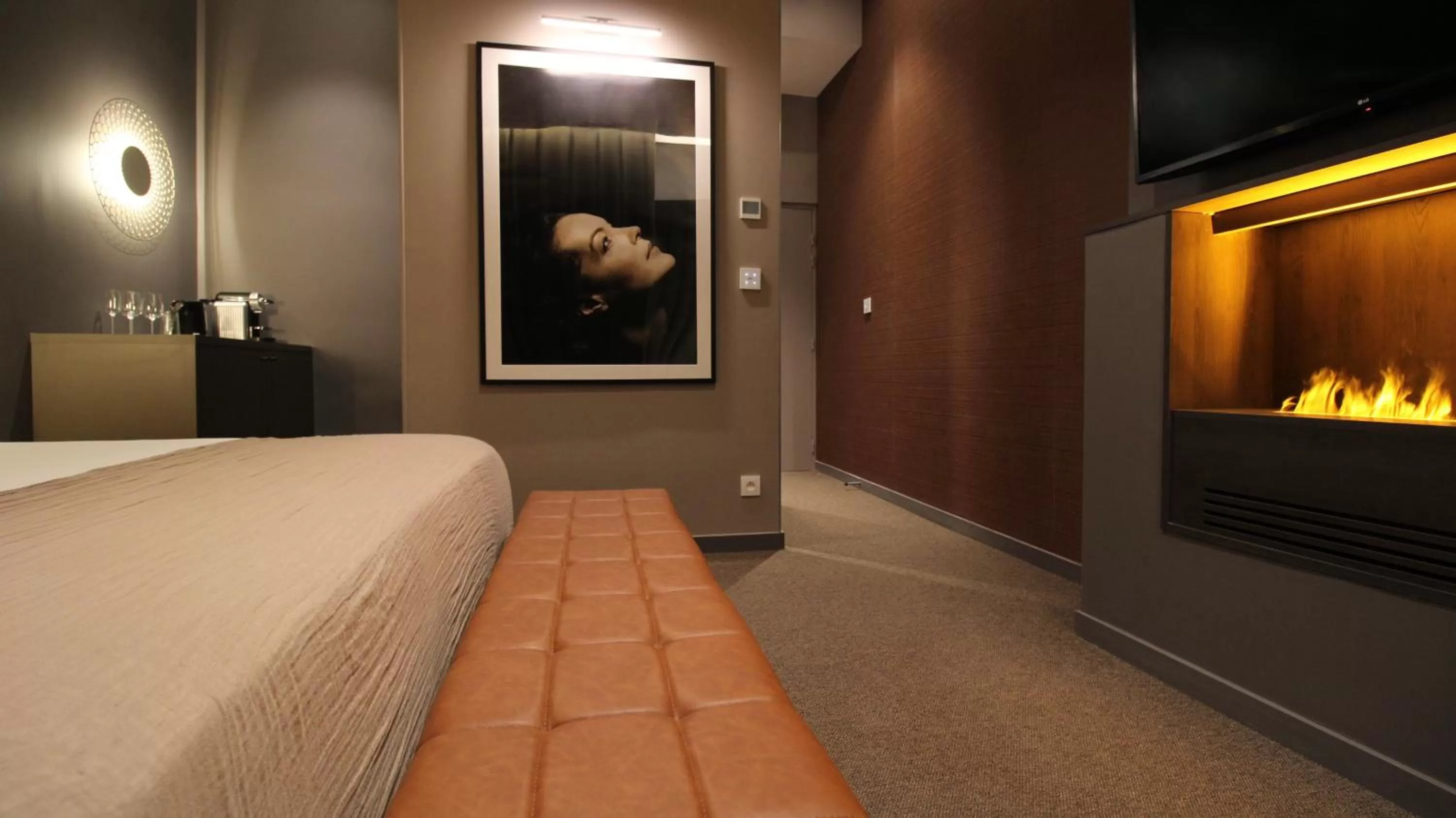 Bed, TV/Entertainment Center in MiHotel Sala