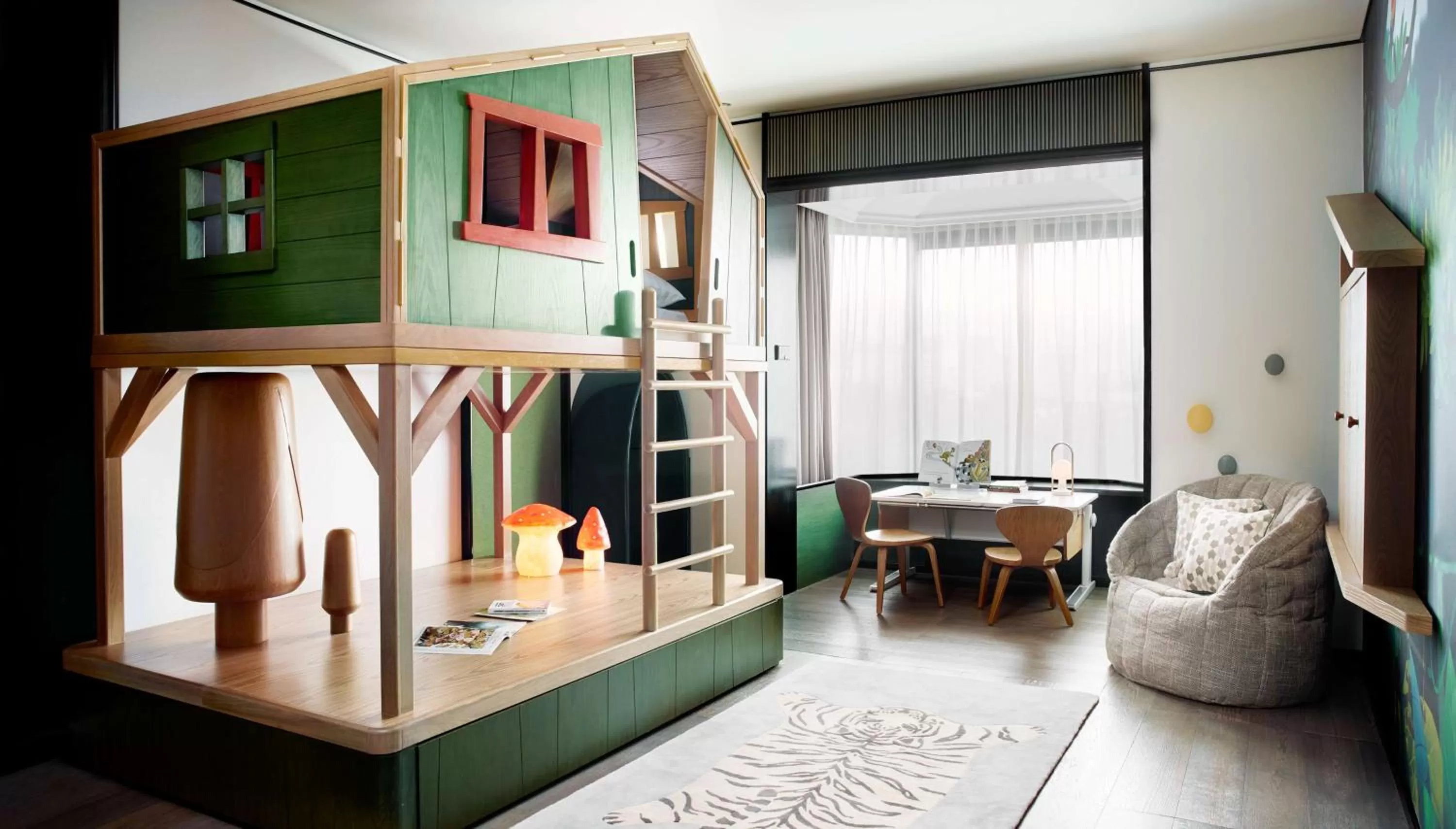 Photo of the whole room, Bed in Shangri-La Singapore