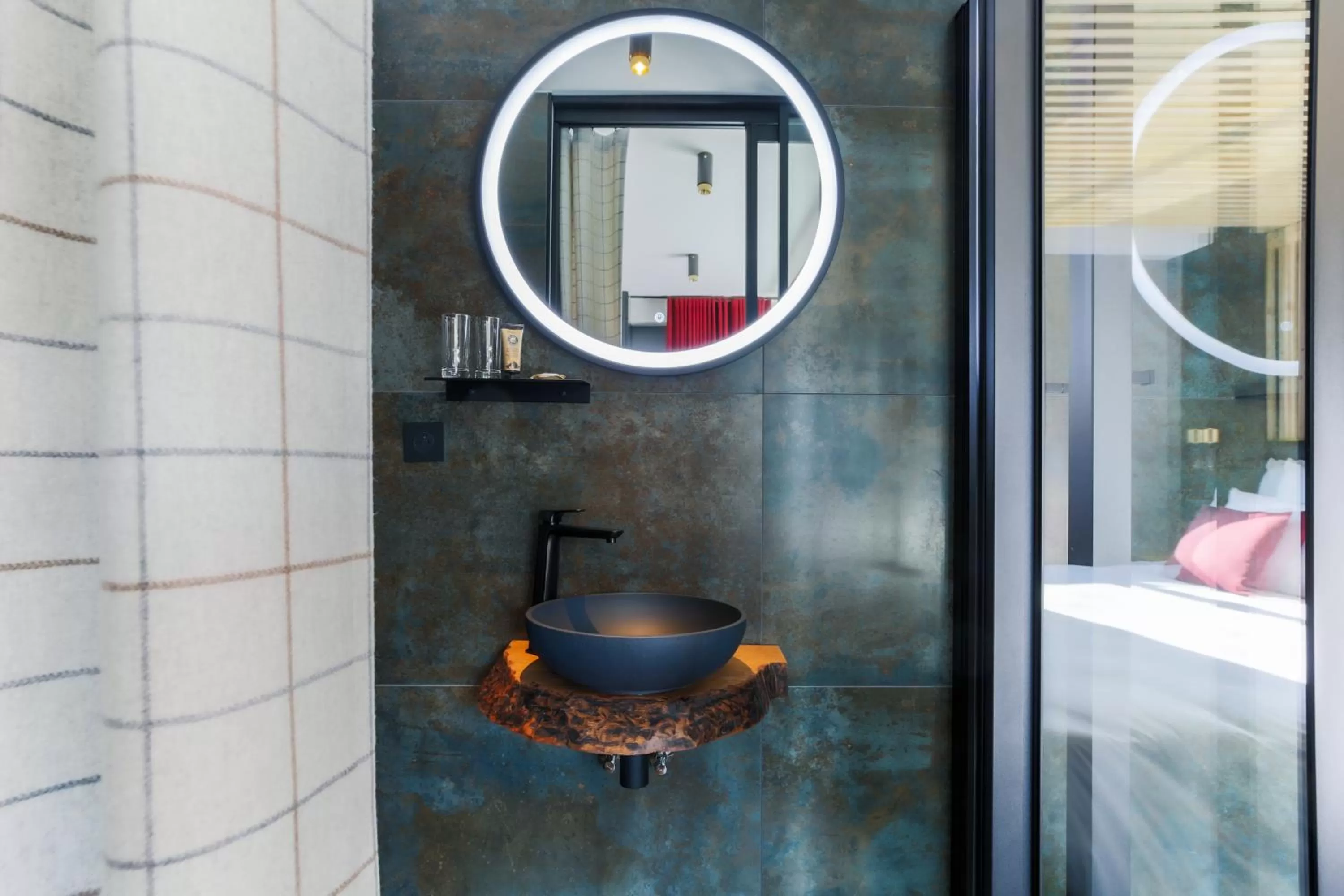 Bathroom in Savy Hôtel