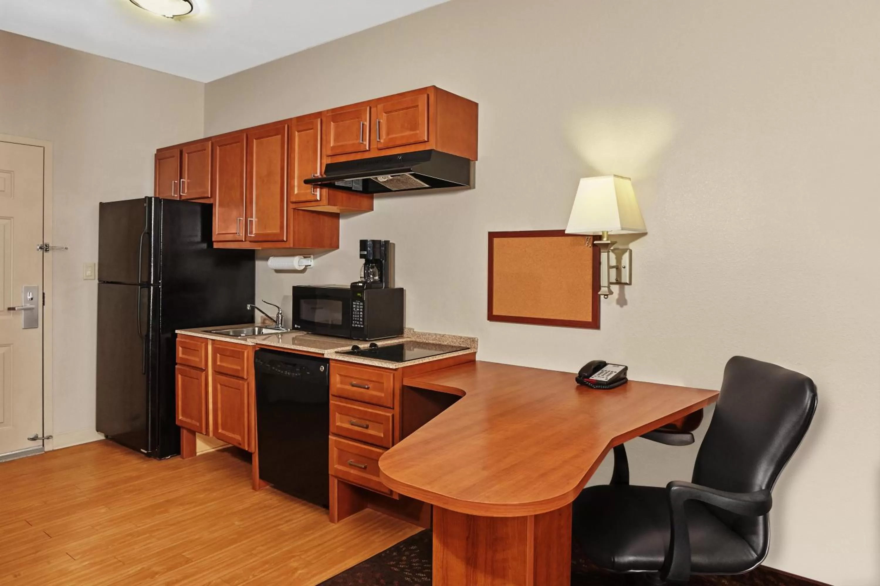 One-Bedroom Queen Suite - Disability Access in Candlewood Suites Milwaukee Airport - Oak Creek, an IHG Hotel
