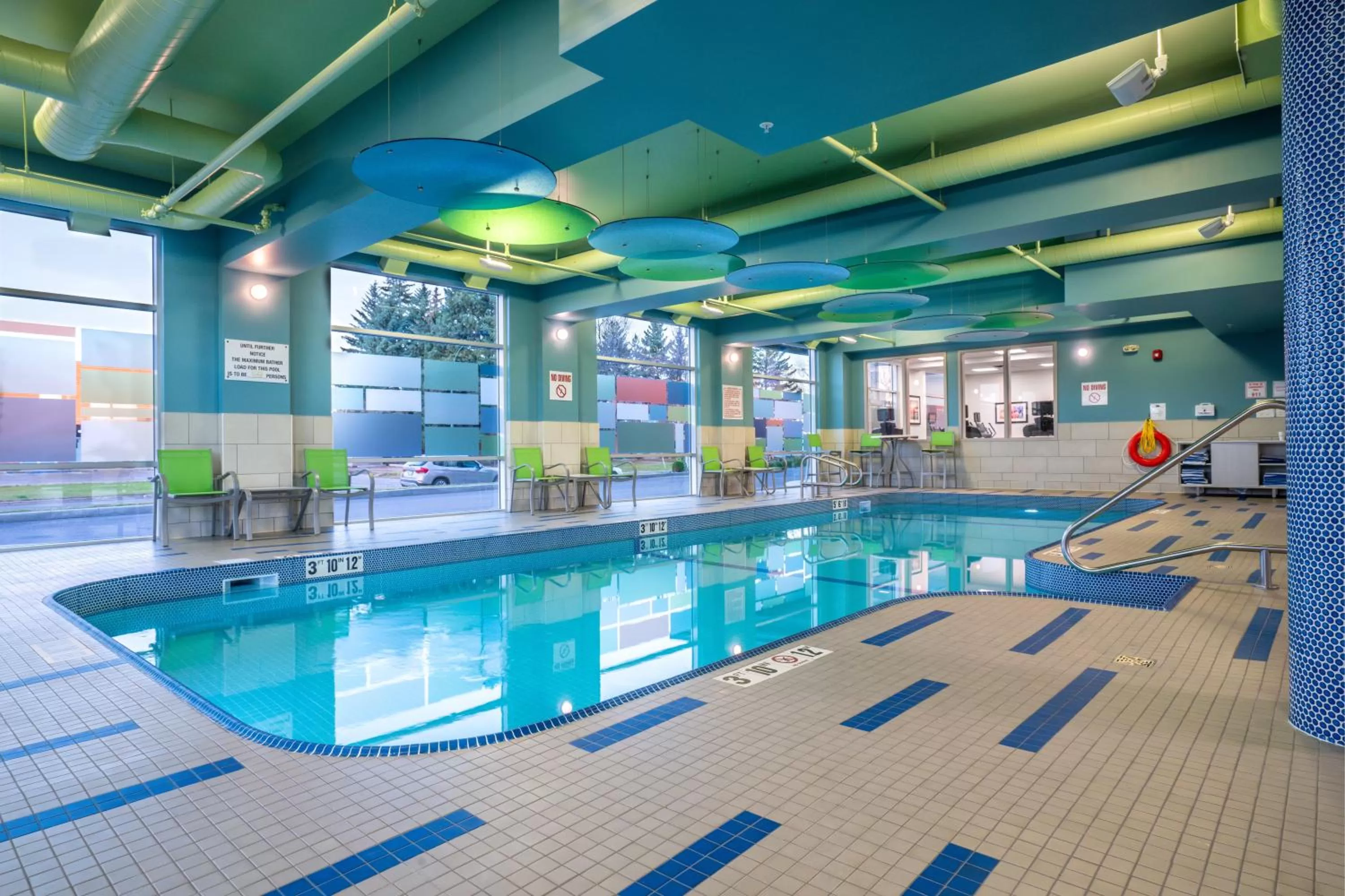 Swimming pool in Holiday Inn Express & Suites - Brandon by IHG