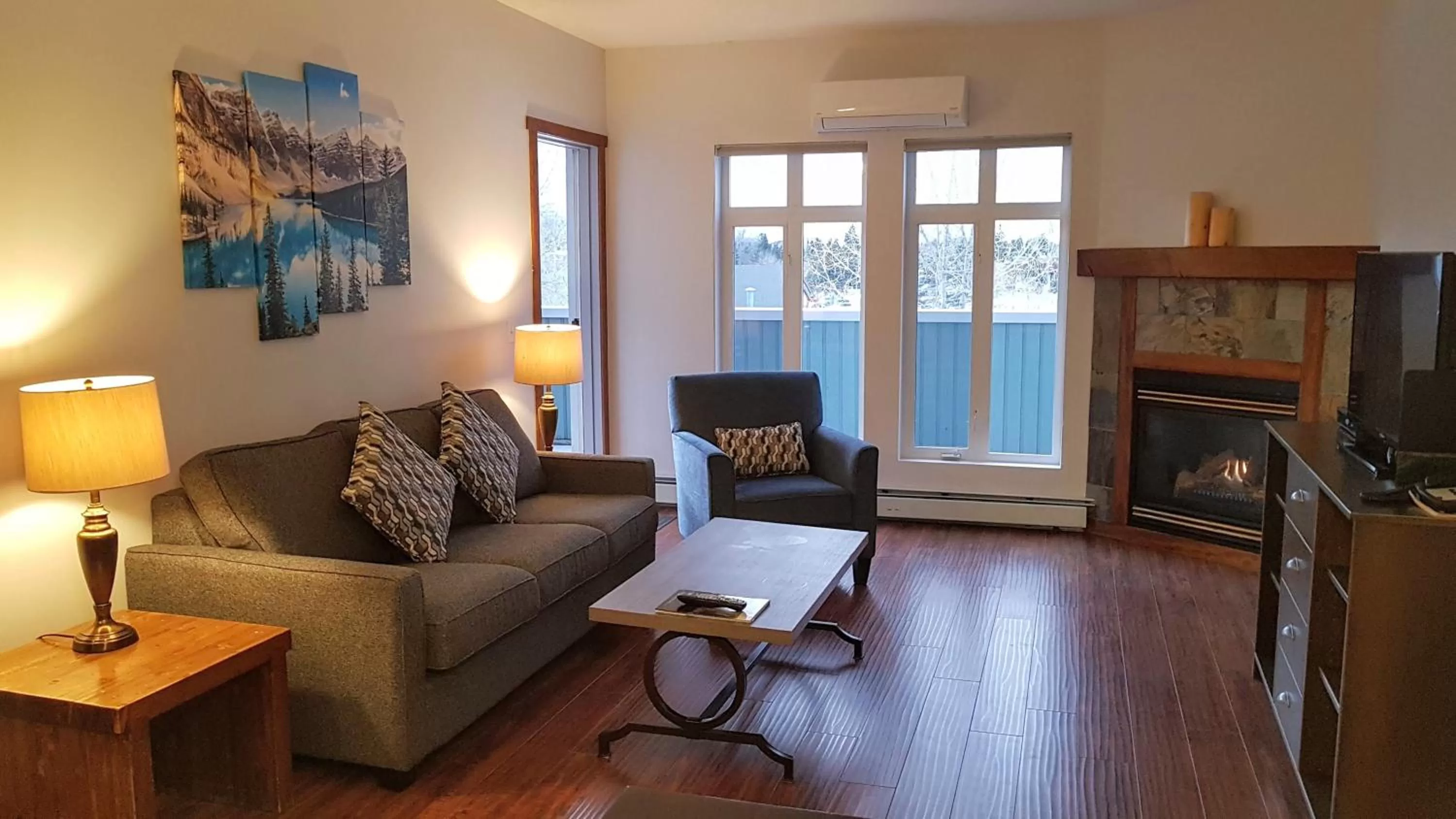 Living room in Sunset Resorts Canmore and Spa