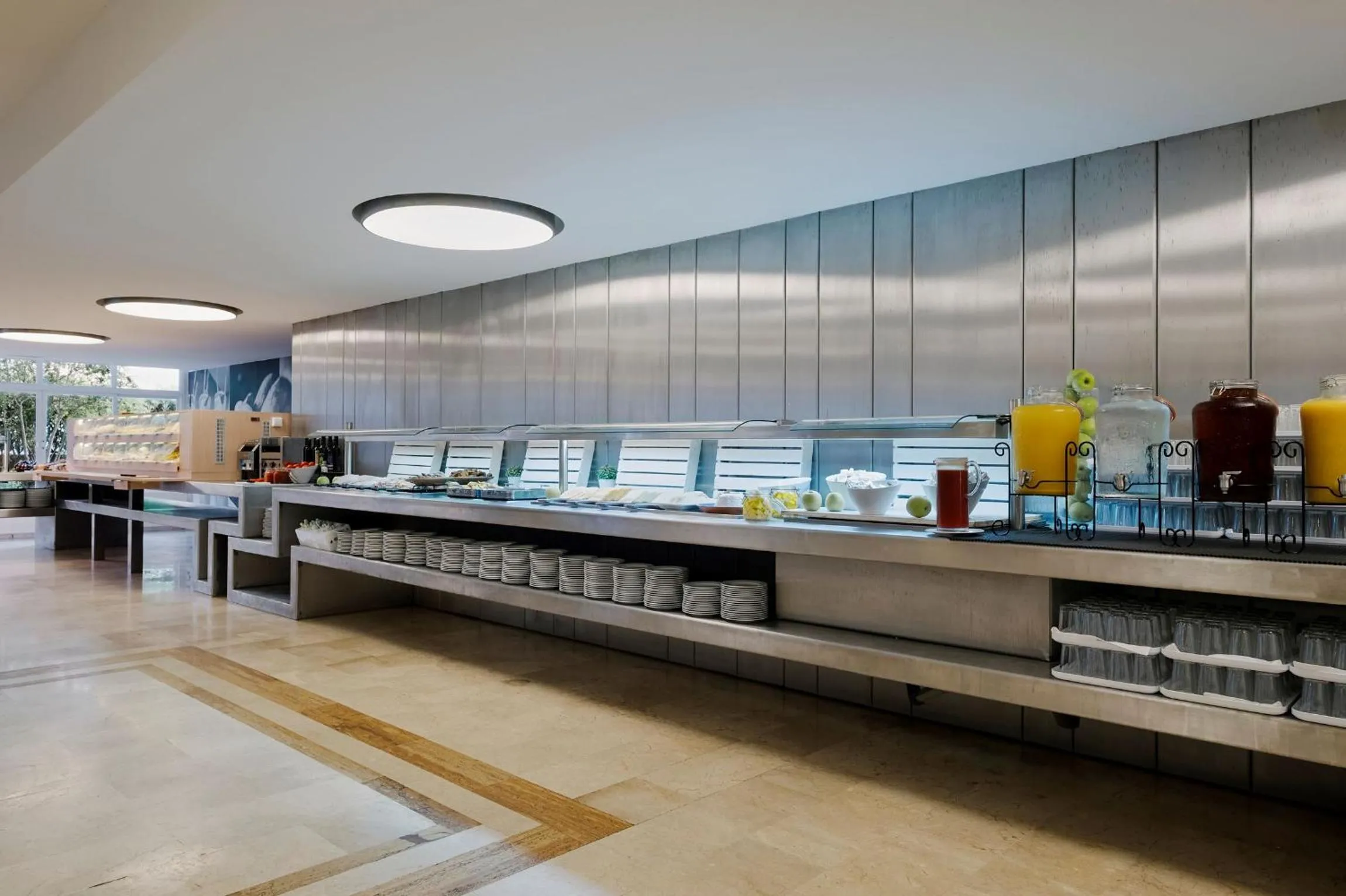 Restaurant/places to eat in Prinsotel La Pineda