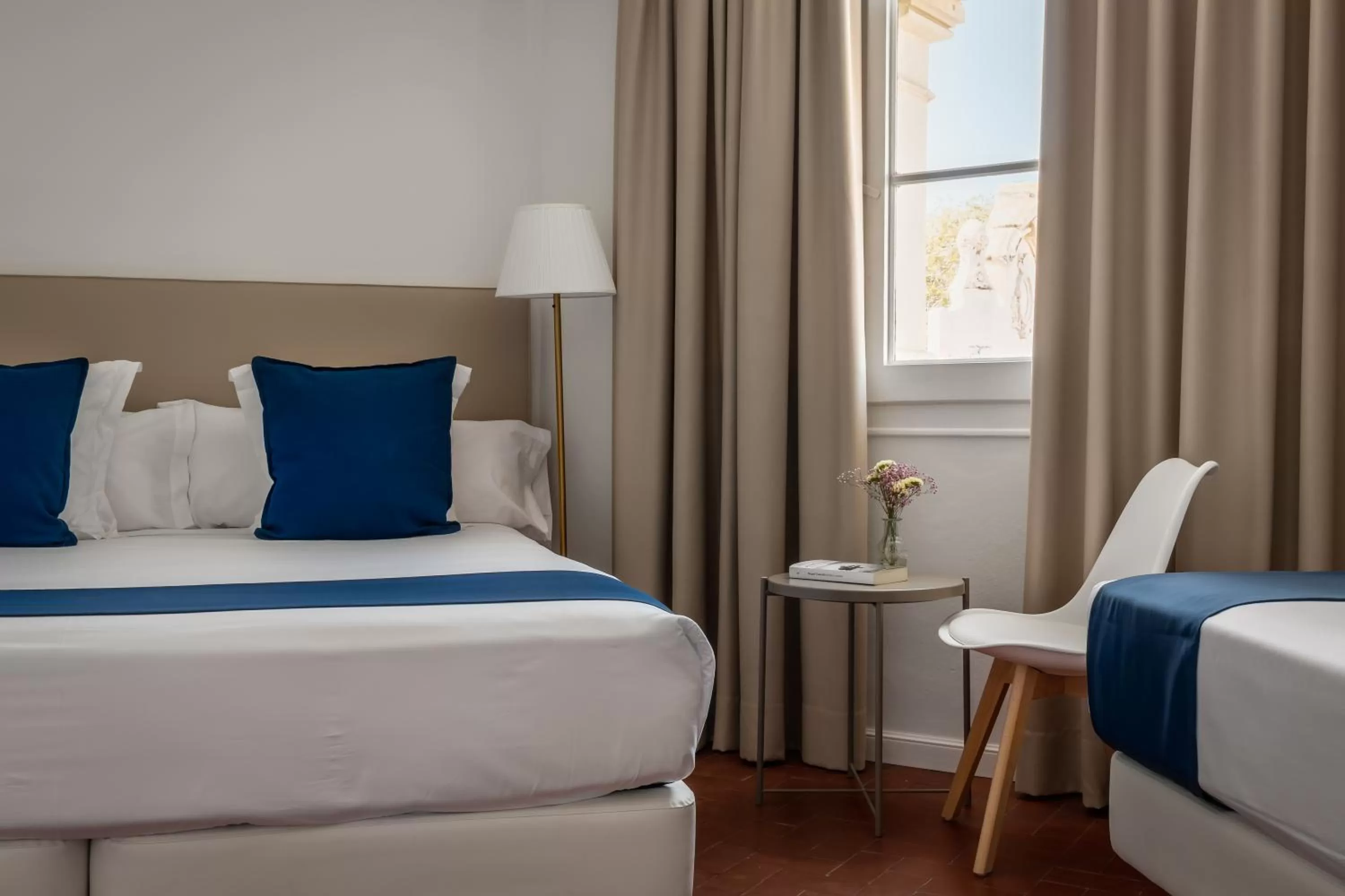 Photo of the whole room, Bed in Hotel Medium Sitges 1883