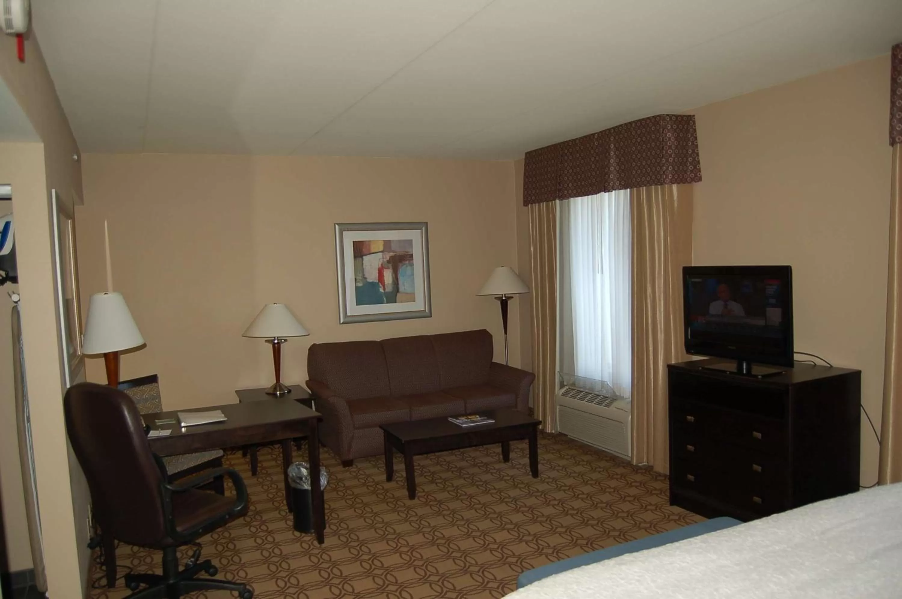 Bedroom, Bed in Hampton Inn & Suites Charlotte-Airport