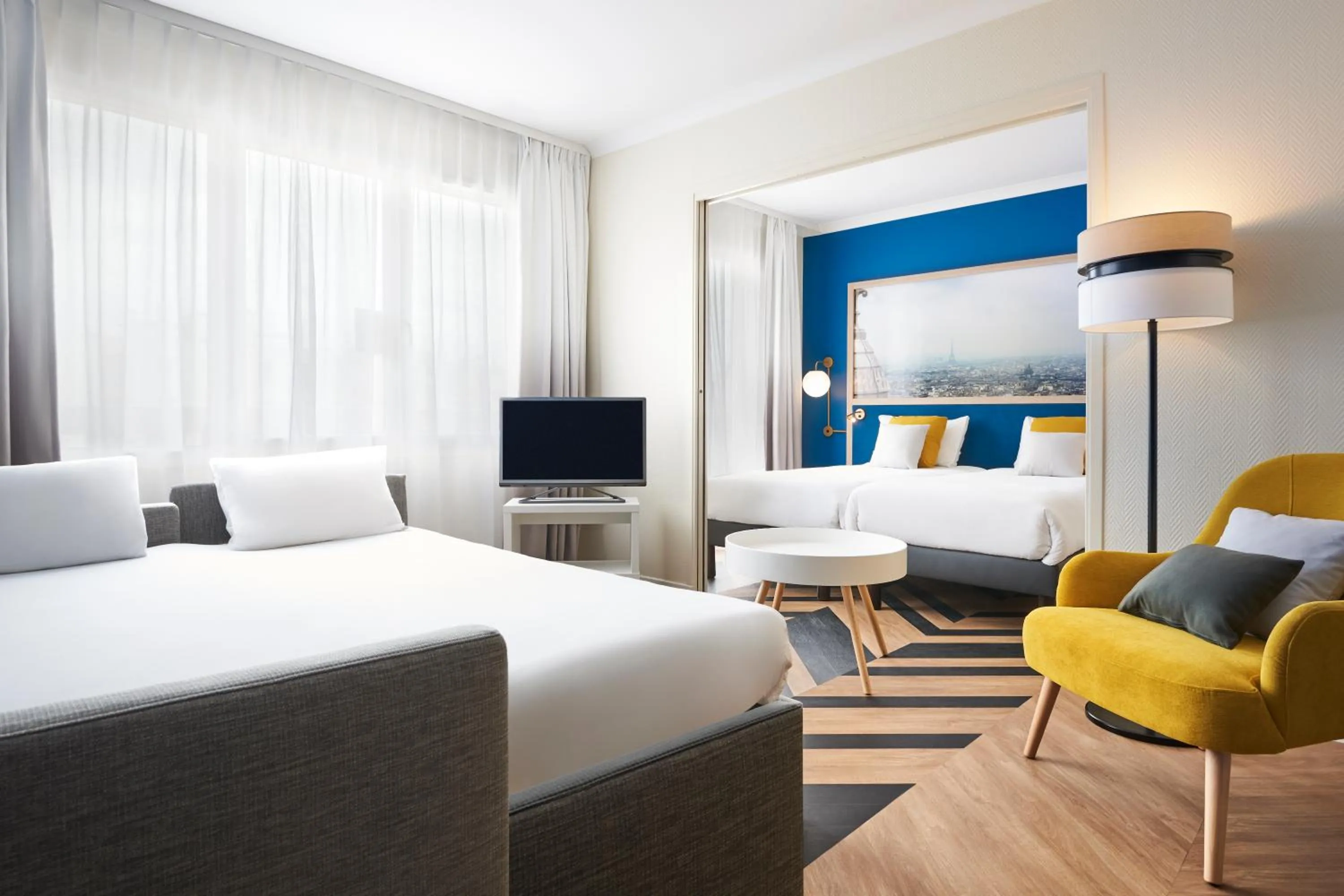 Living room, Bed in Aparthotel Adagio Porte de Versailles