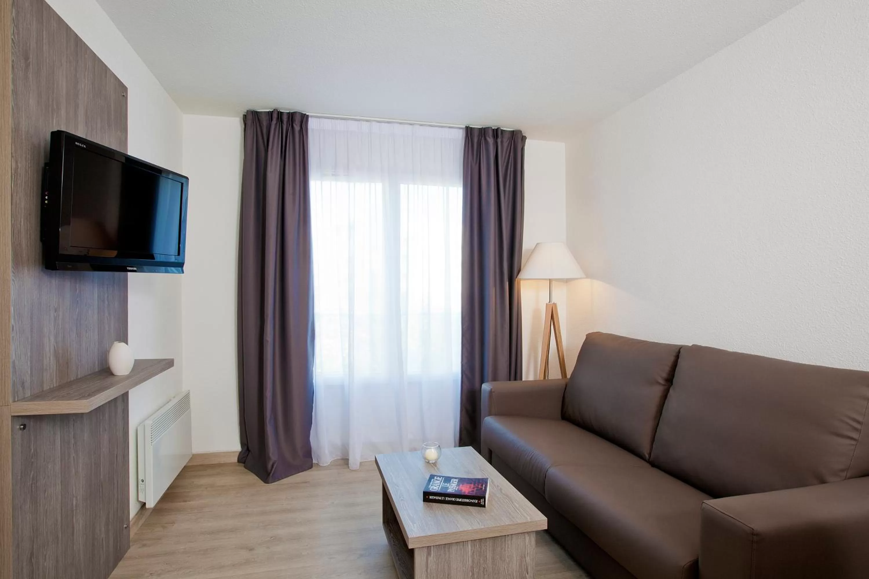 TV and multimedia in Séjours & Affaires Reims Clairmarais