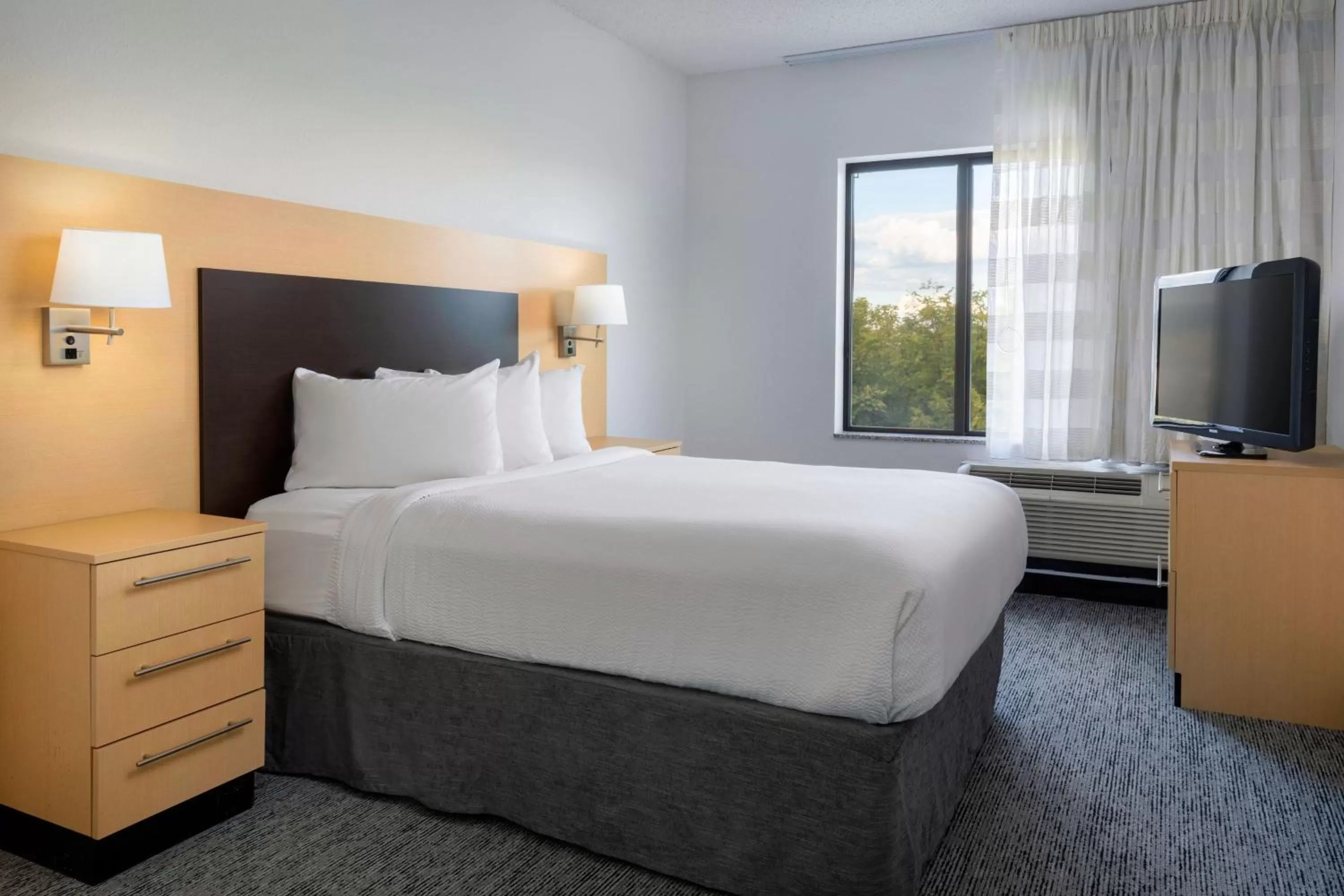 Bedroom, Bed in TownePlace Suites by Marriott York