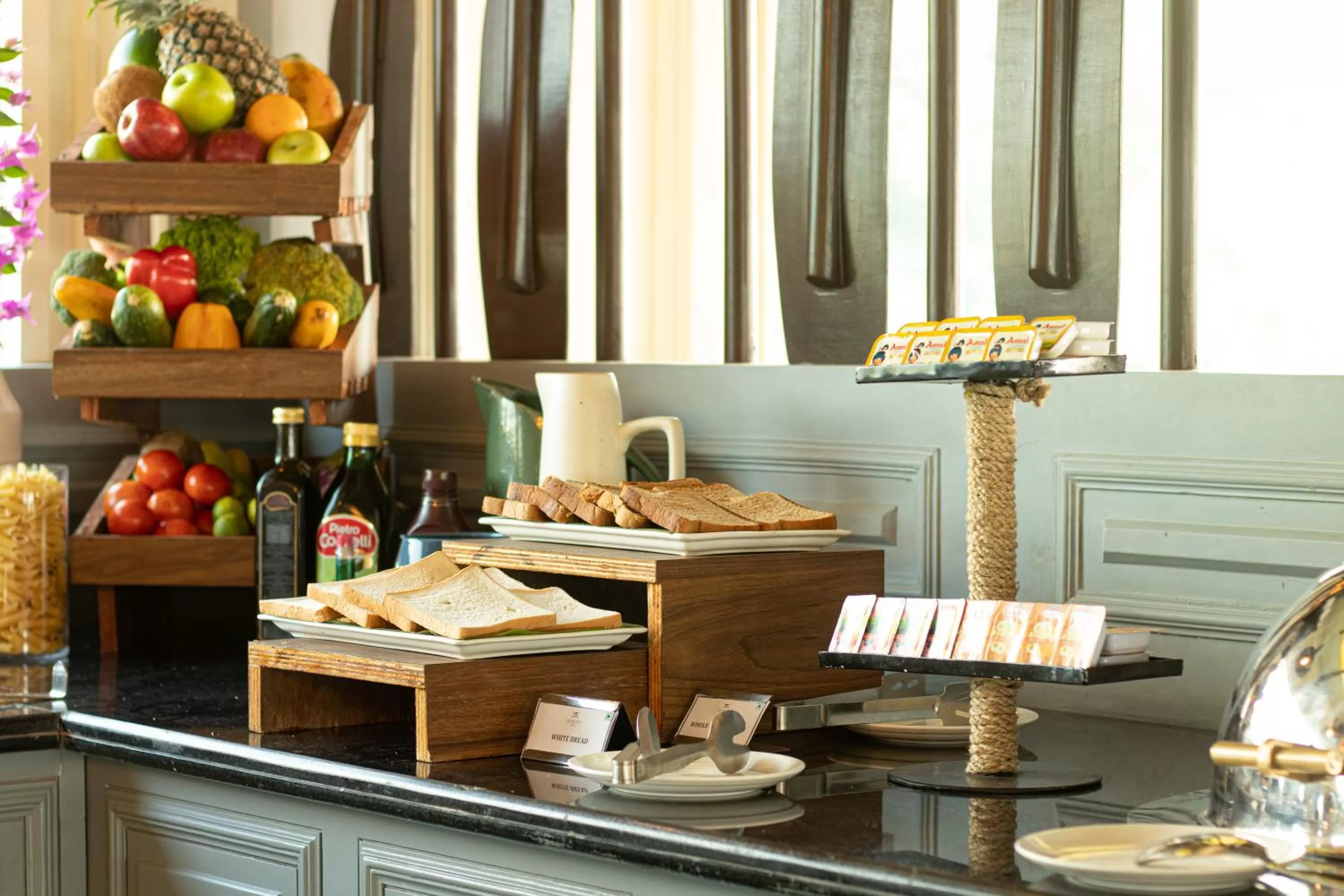 Restaurant/places to eat in Polo Floatel Kolkata