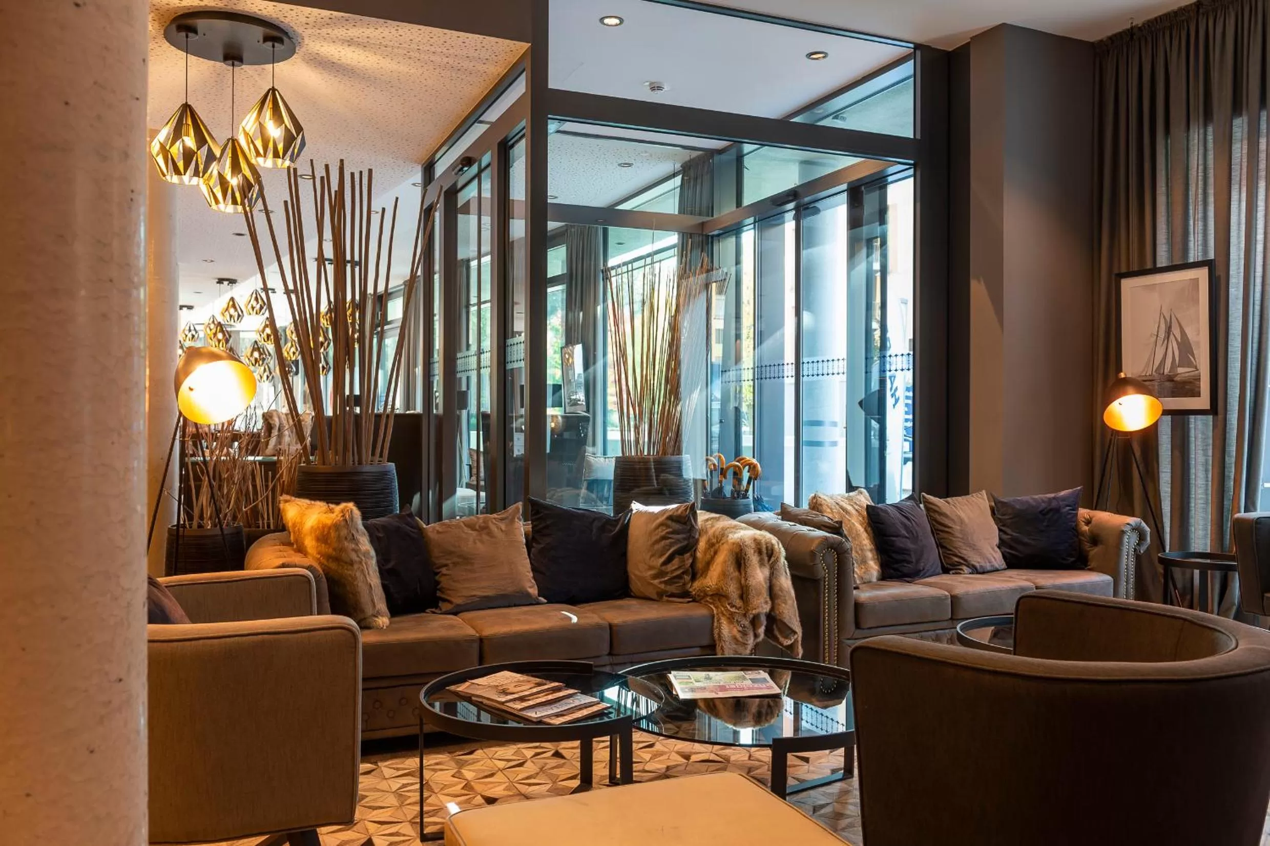 Lounge or bar in HARBR Hotel Konstanz, a member of Radisson Individuals