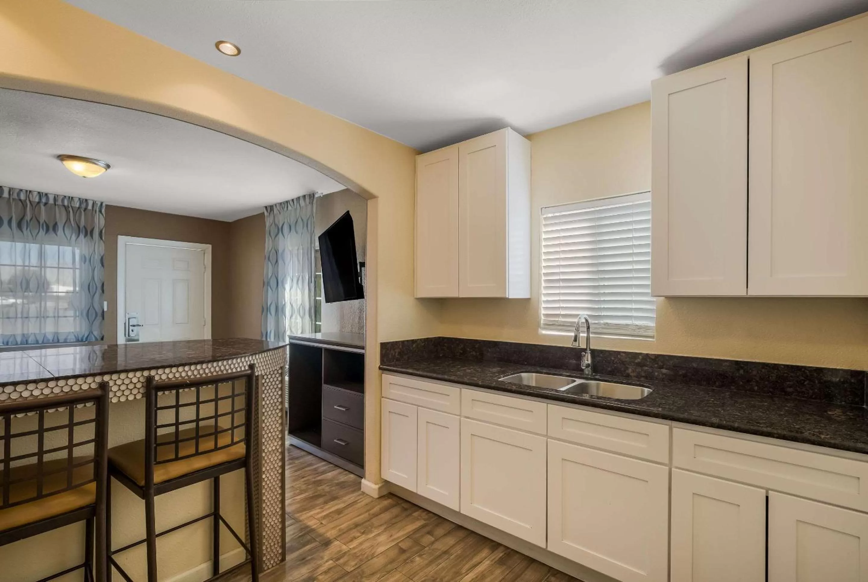 Kitchen or kitchenette in Rodeway Inn near Coachella