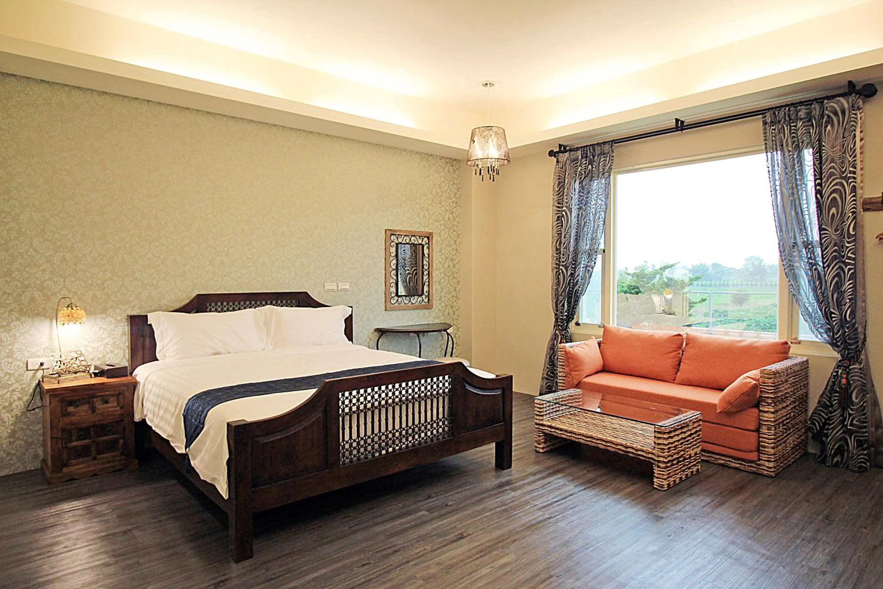 Photo of the whole room, Bed in Cai Feng B&B