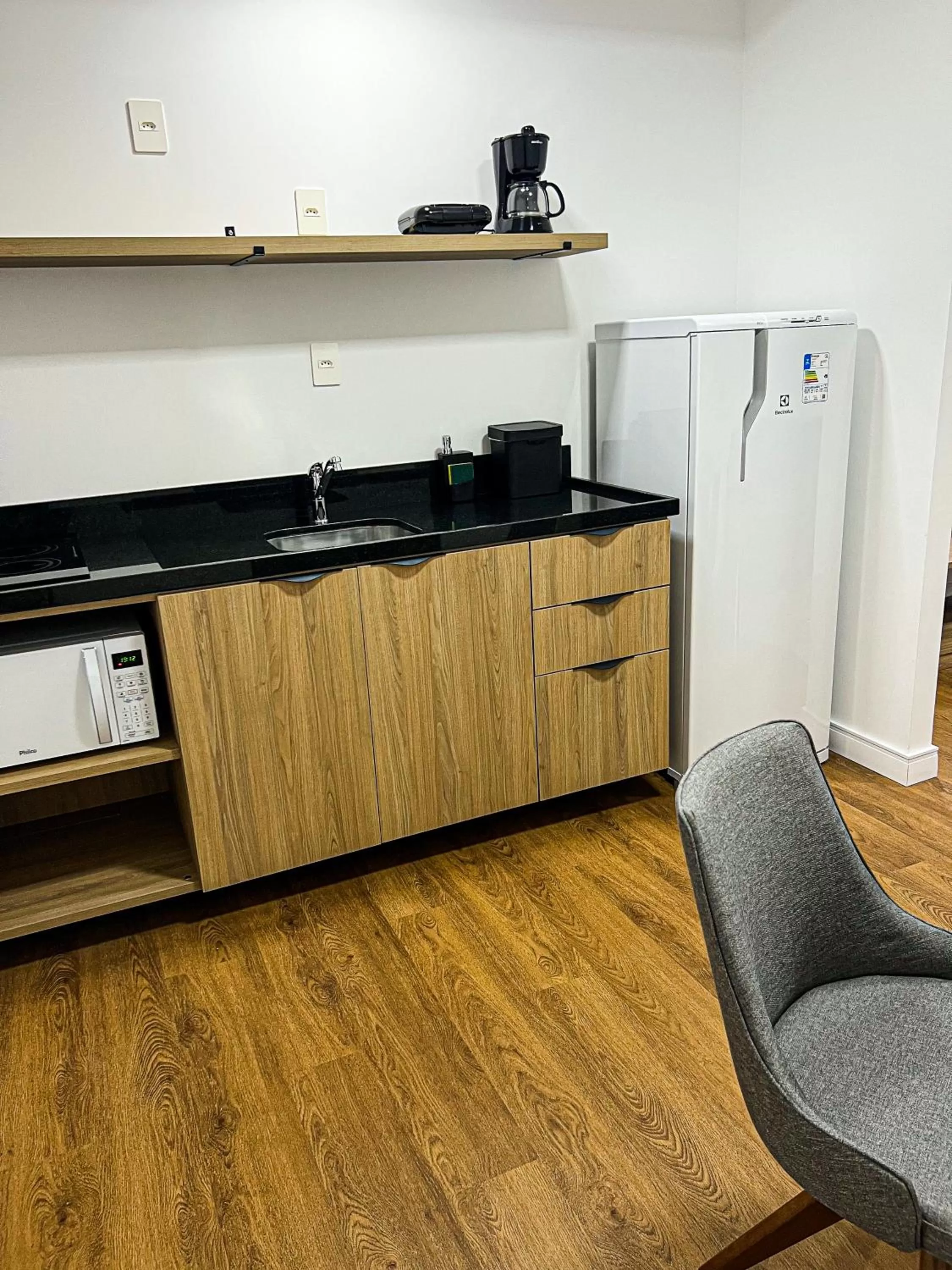 Kitchen or kitchenette, Kitchen/Kitchenette in Studios Cityhome Maxplaza Canoas