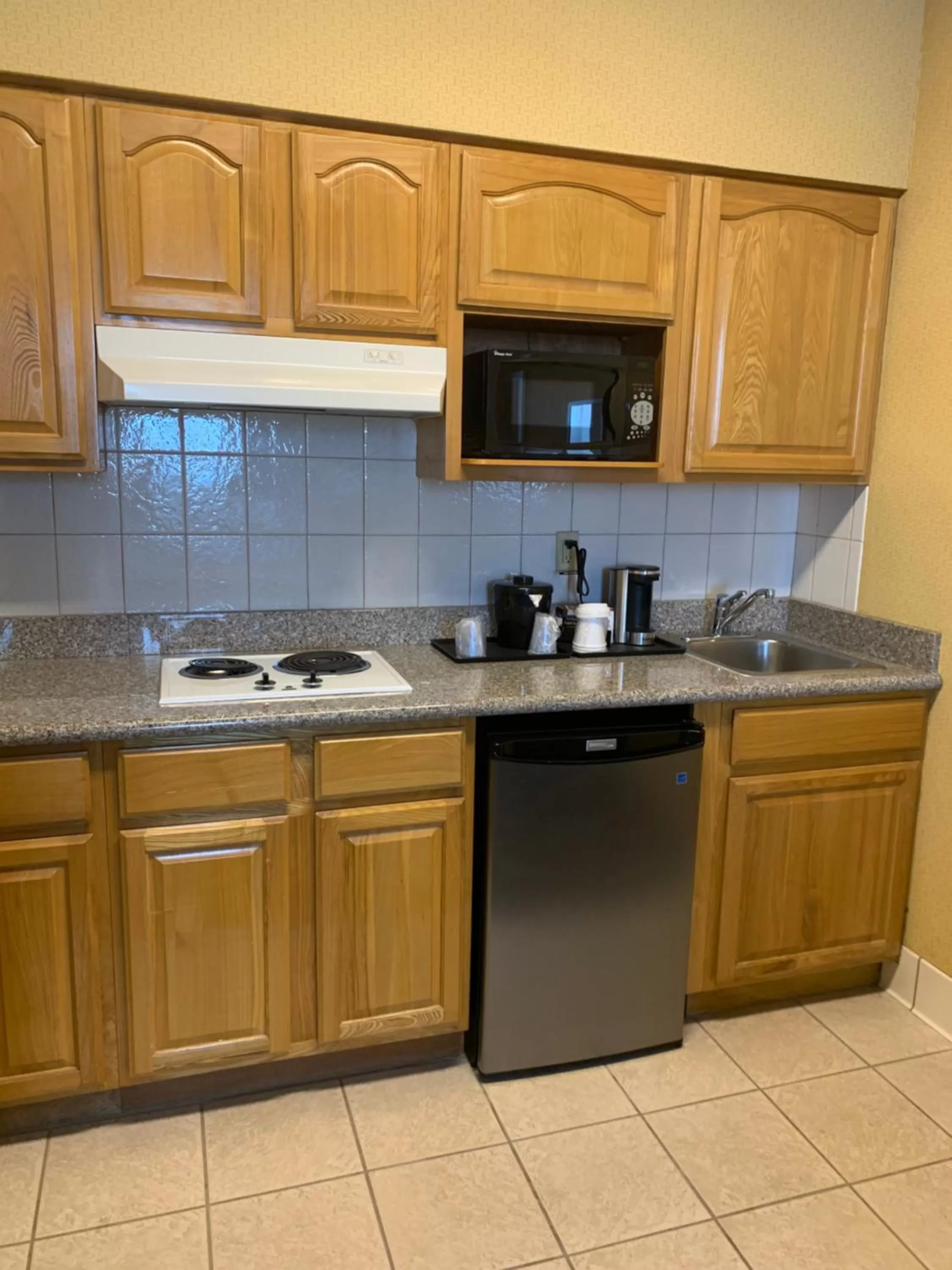 Kitchen or kitchenette in Country Inn & Suites by Radisson, San Jose International Airport, CA