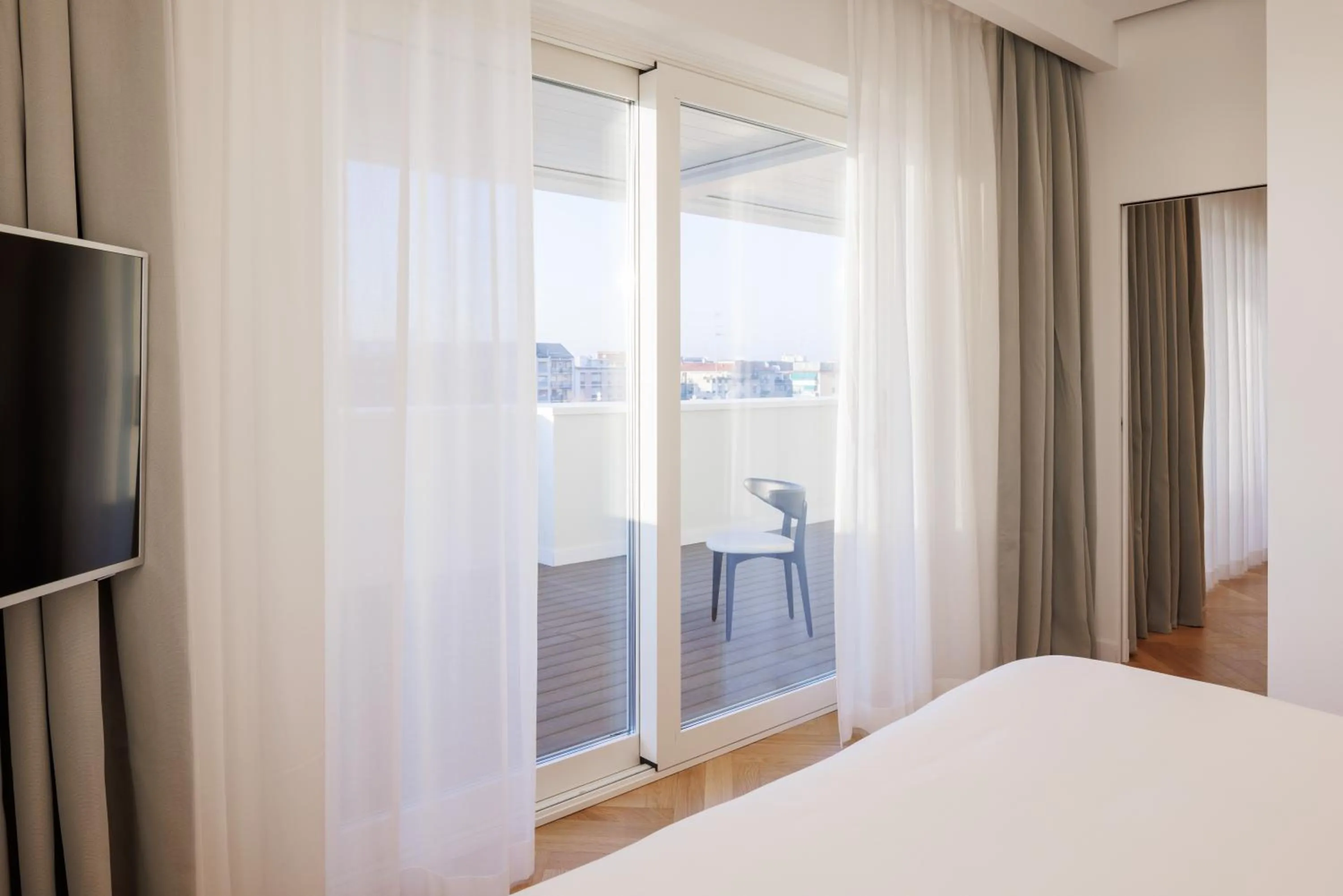 Balcony/Terrace, Bed in Hotel Morfeo