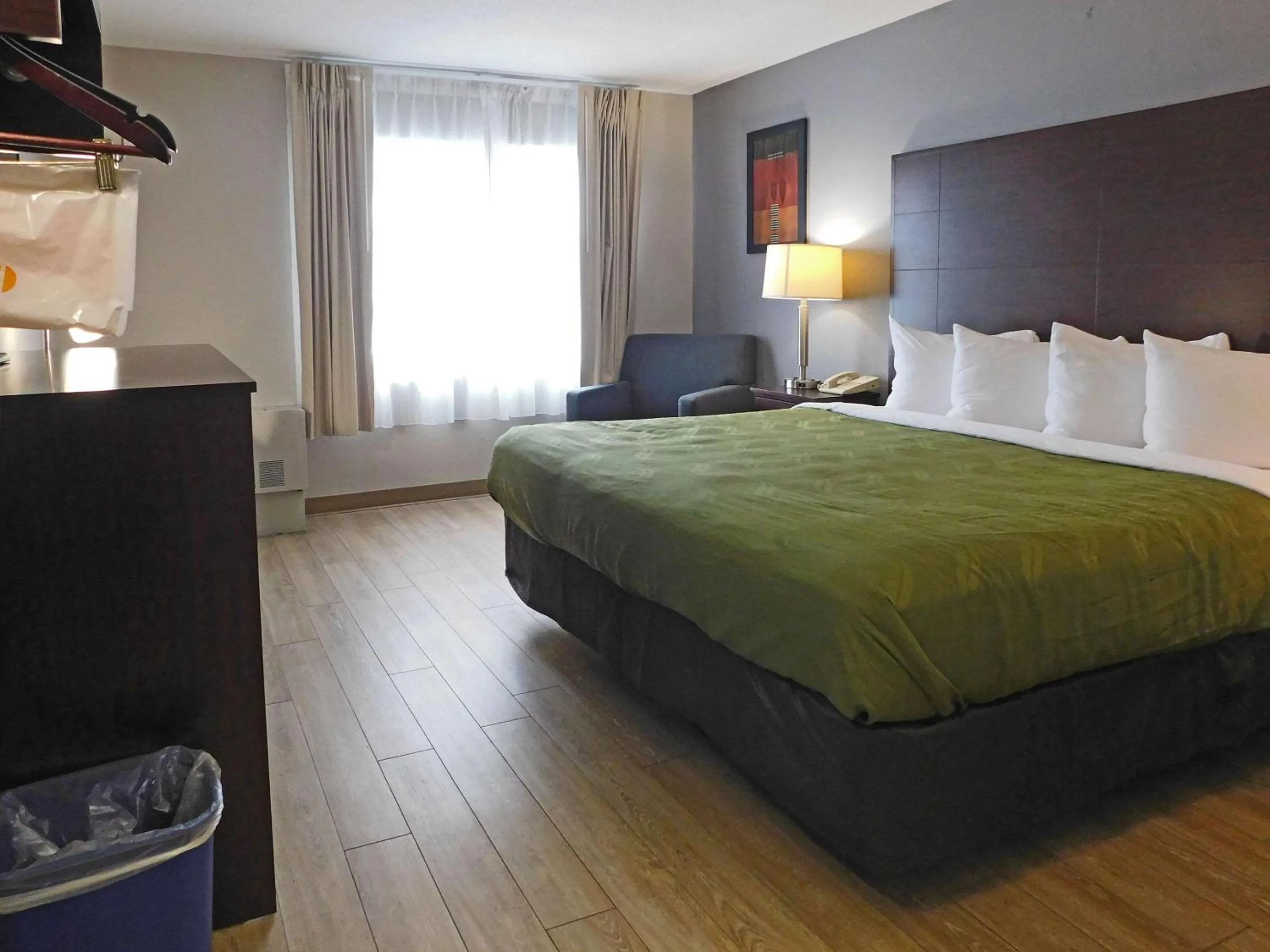 Bedroom, Bed in Quality Inn Colchester - Burlington