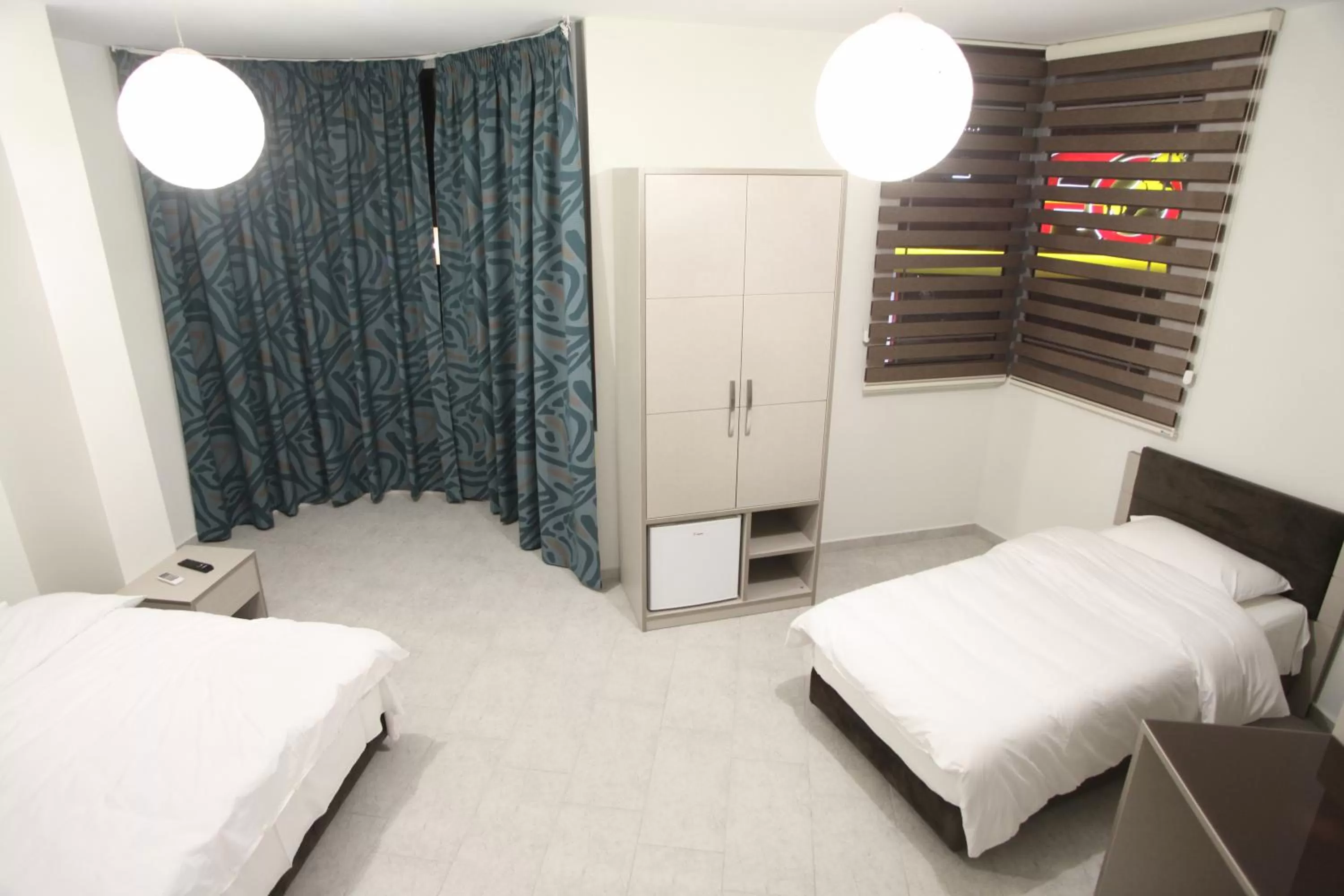 Bathroom, Bed in Fjortes Hotel