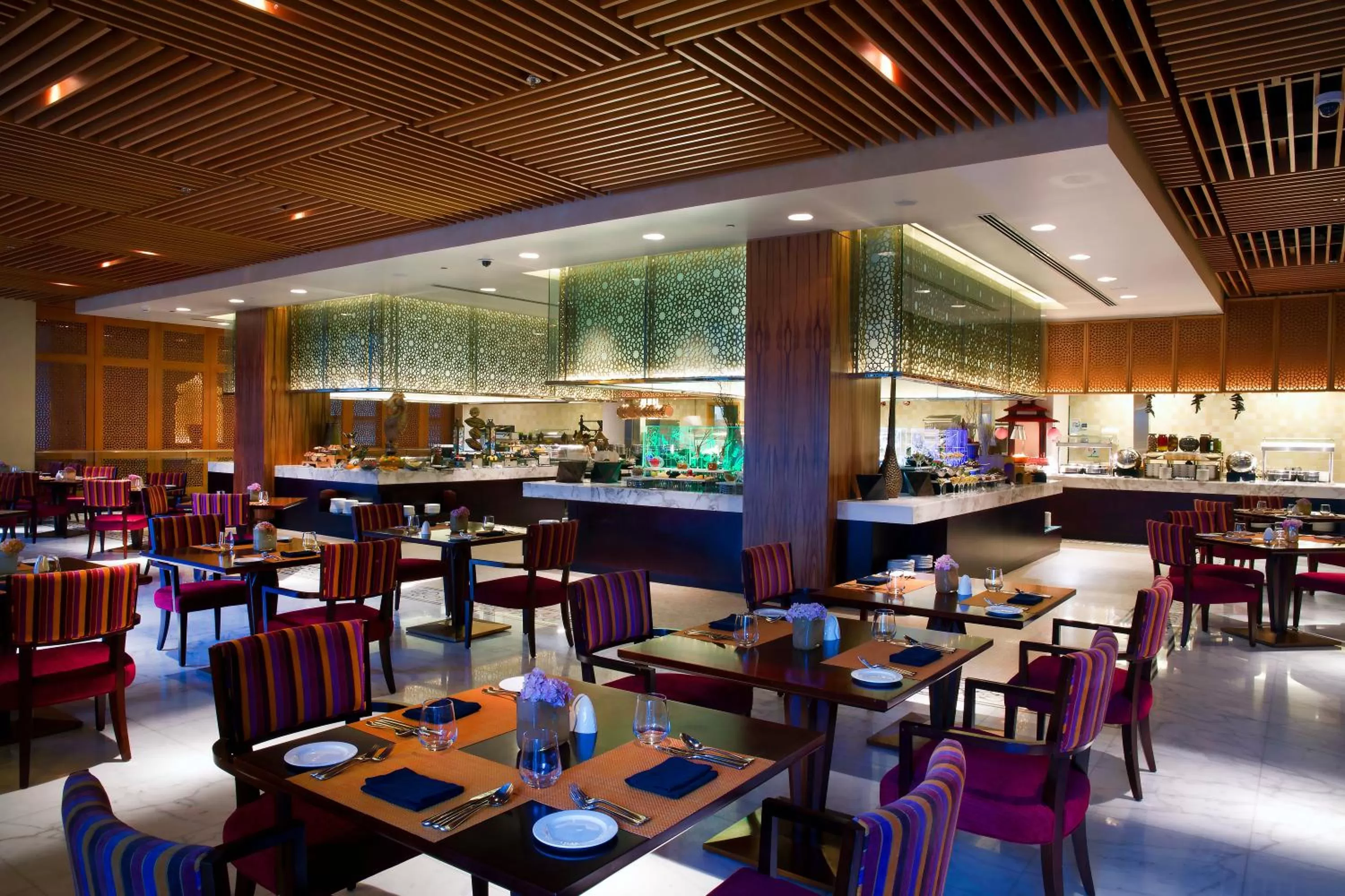 Restaurant/places to eat in Bab Al Qasr Hotel