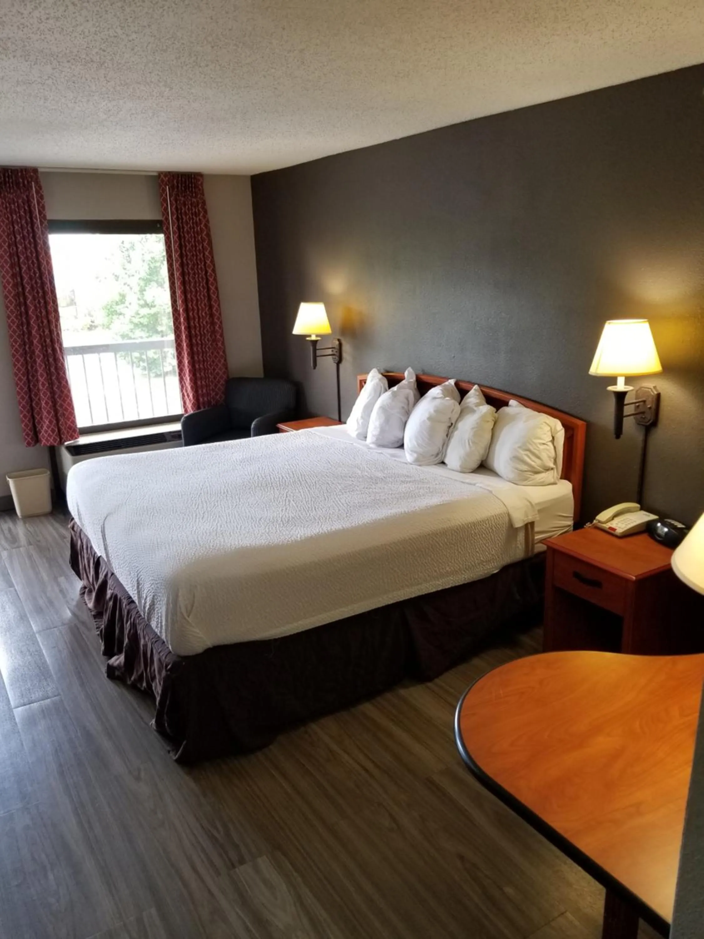 Bedroom, Bed in Days Inn by Wyndham Wilson