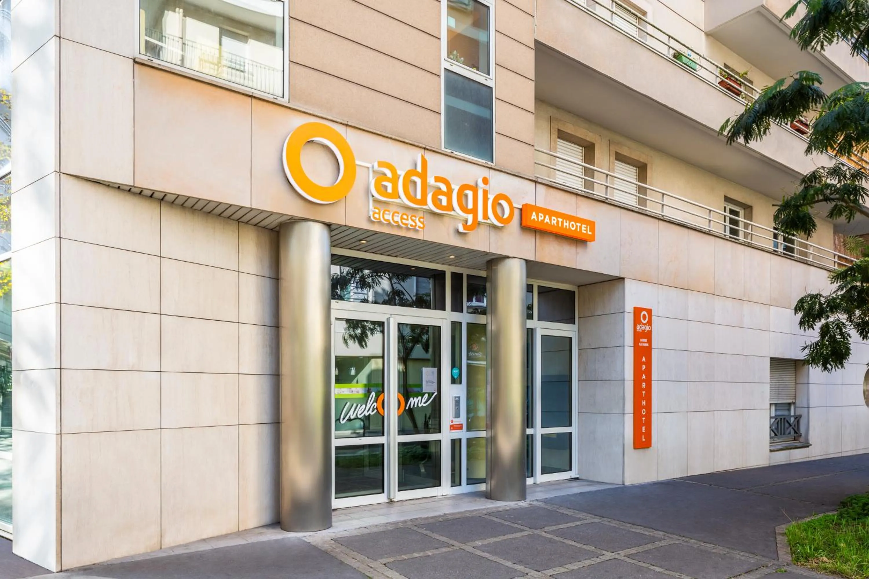 Facade/entrance in Aparthotel Adagio Access La Défense - Place Charras