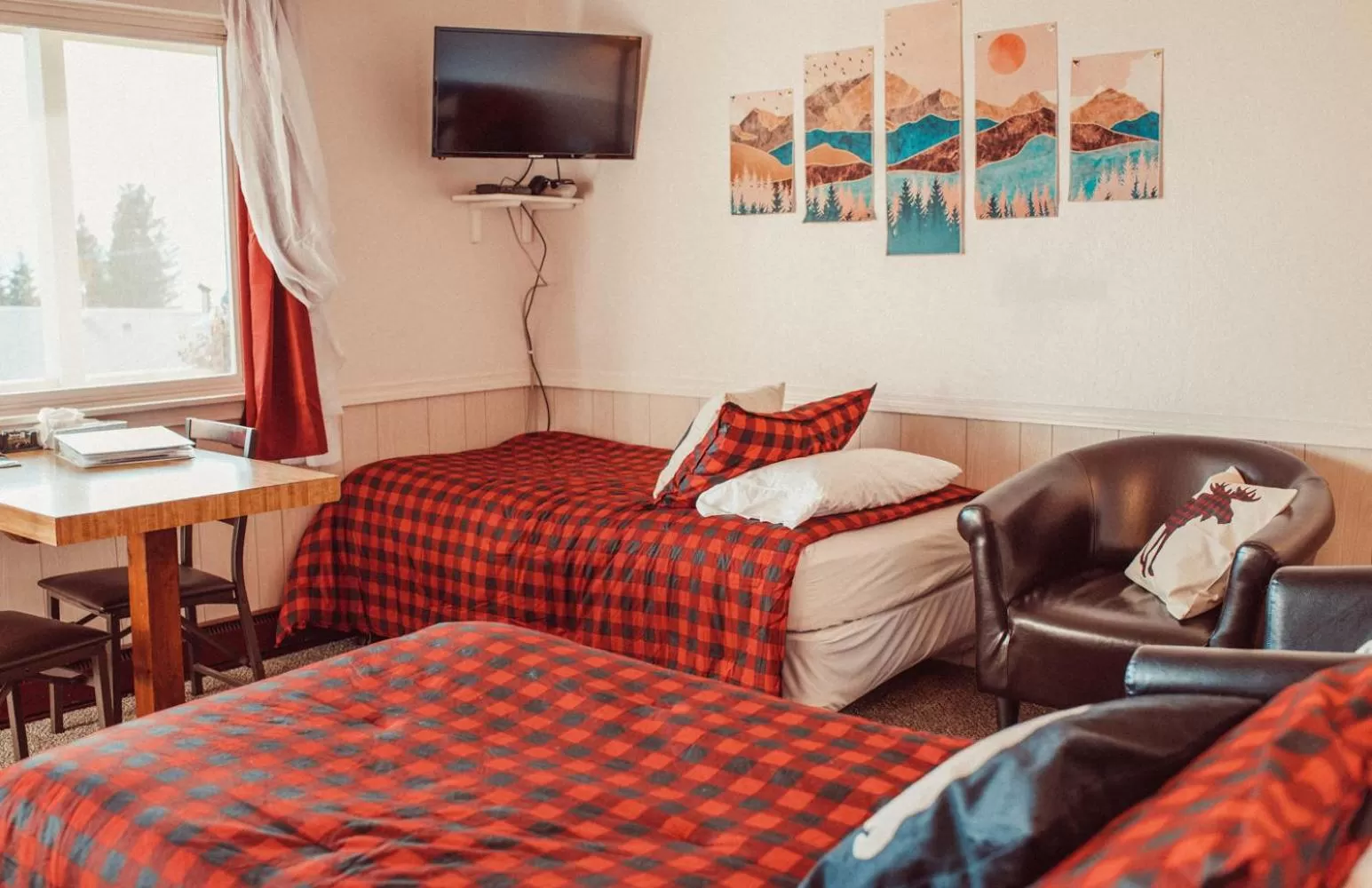 Bed in Pioneer Inn Downtown