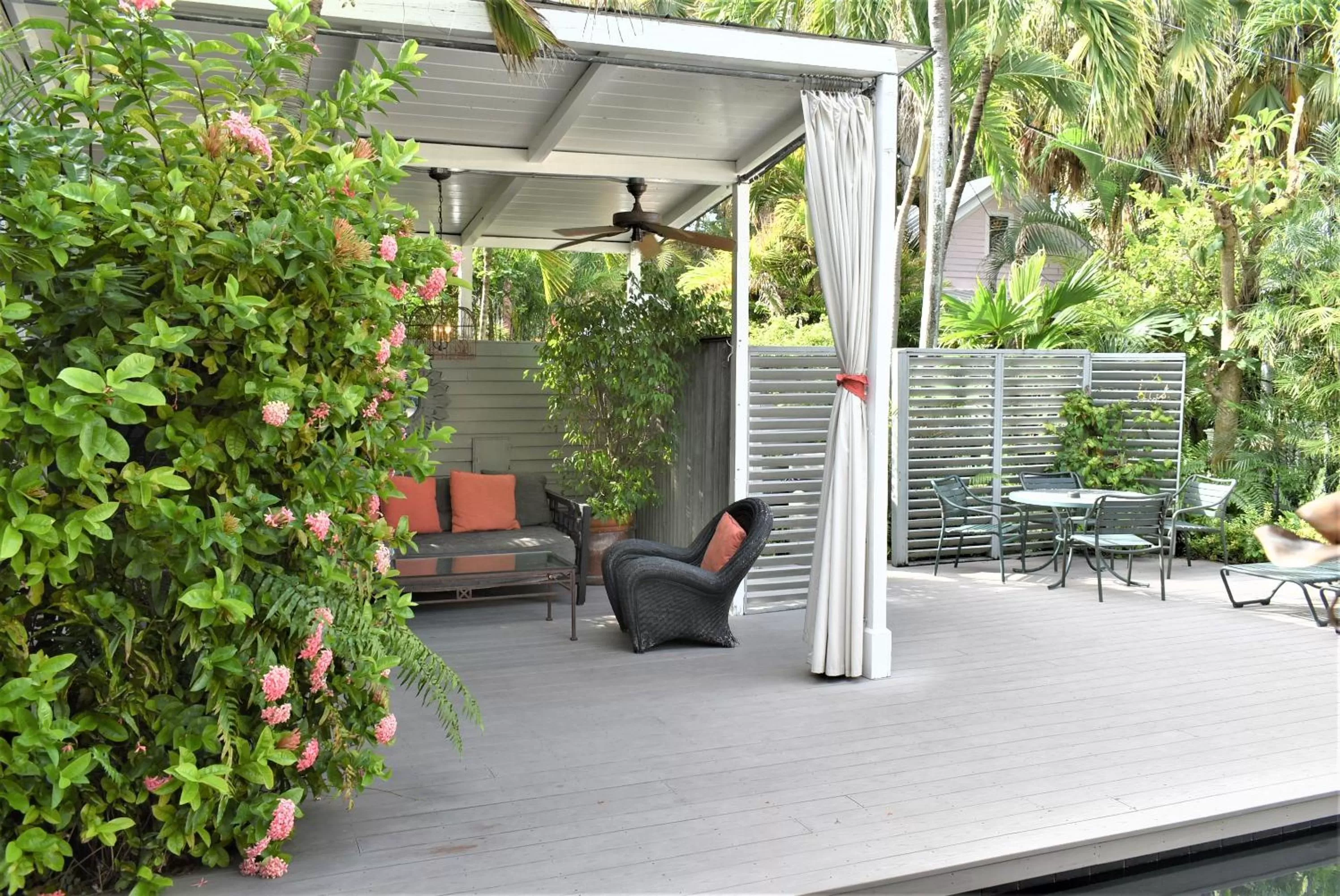Patio in Simonton Court Historic Inn & Cottages