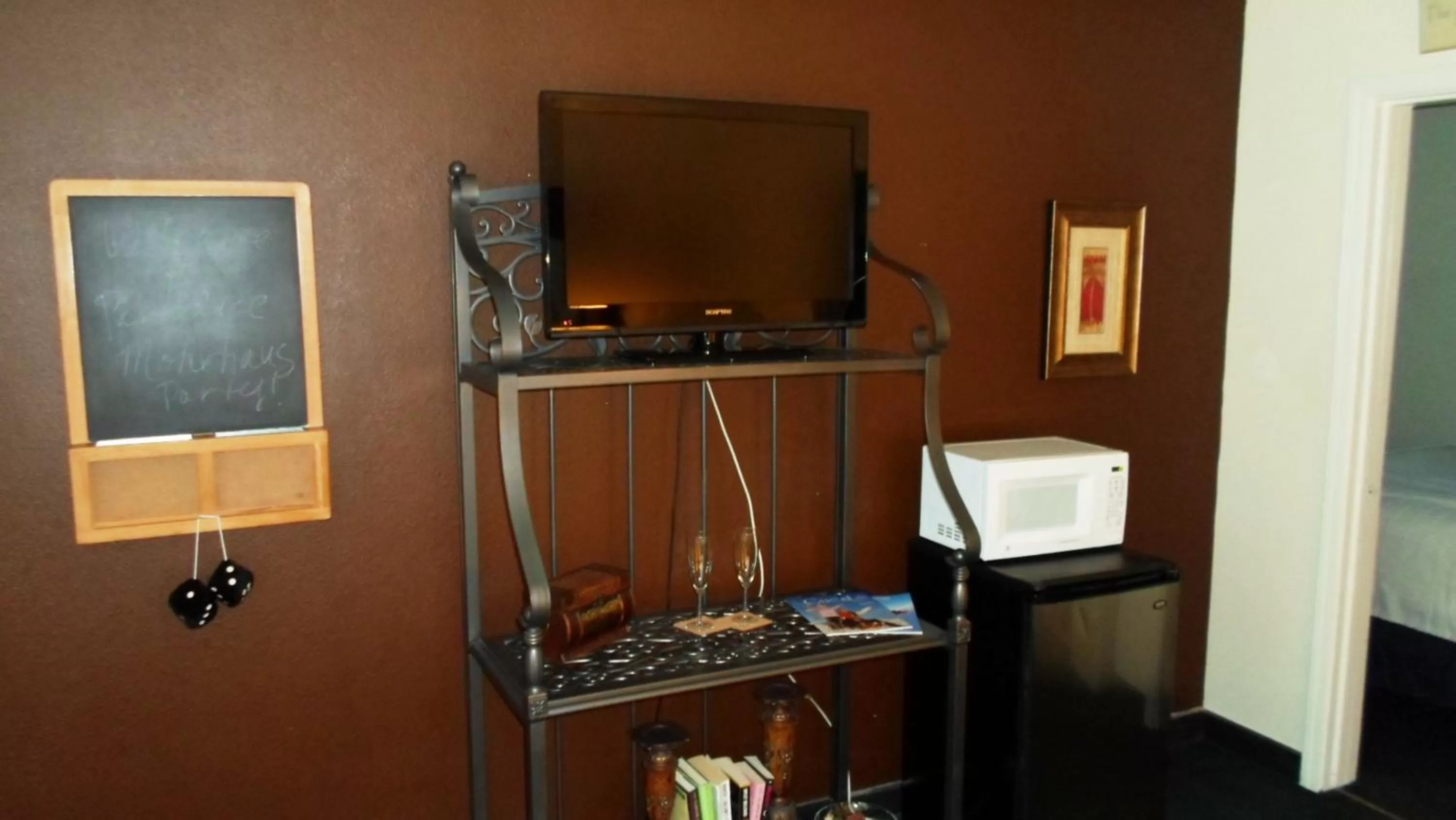 TV and multimedia in Paradice Motel