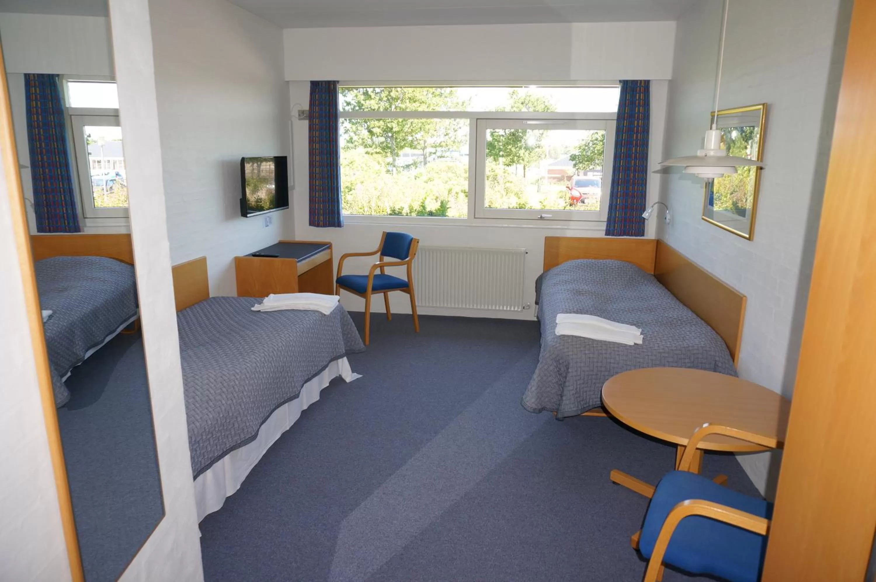 Day, Bed in Motel Spar 10