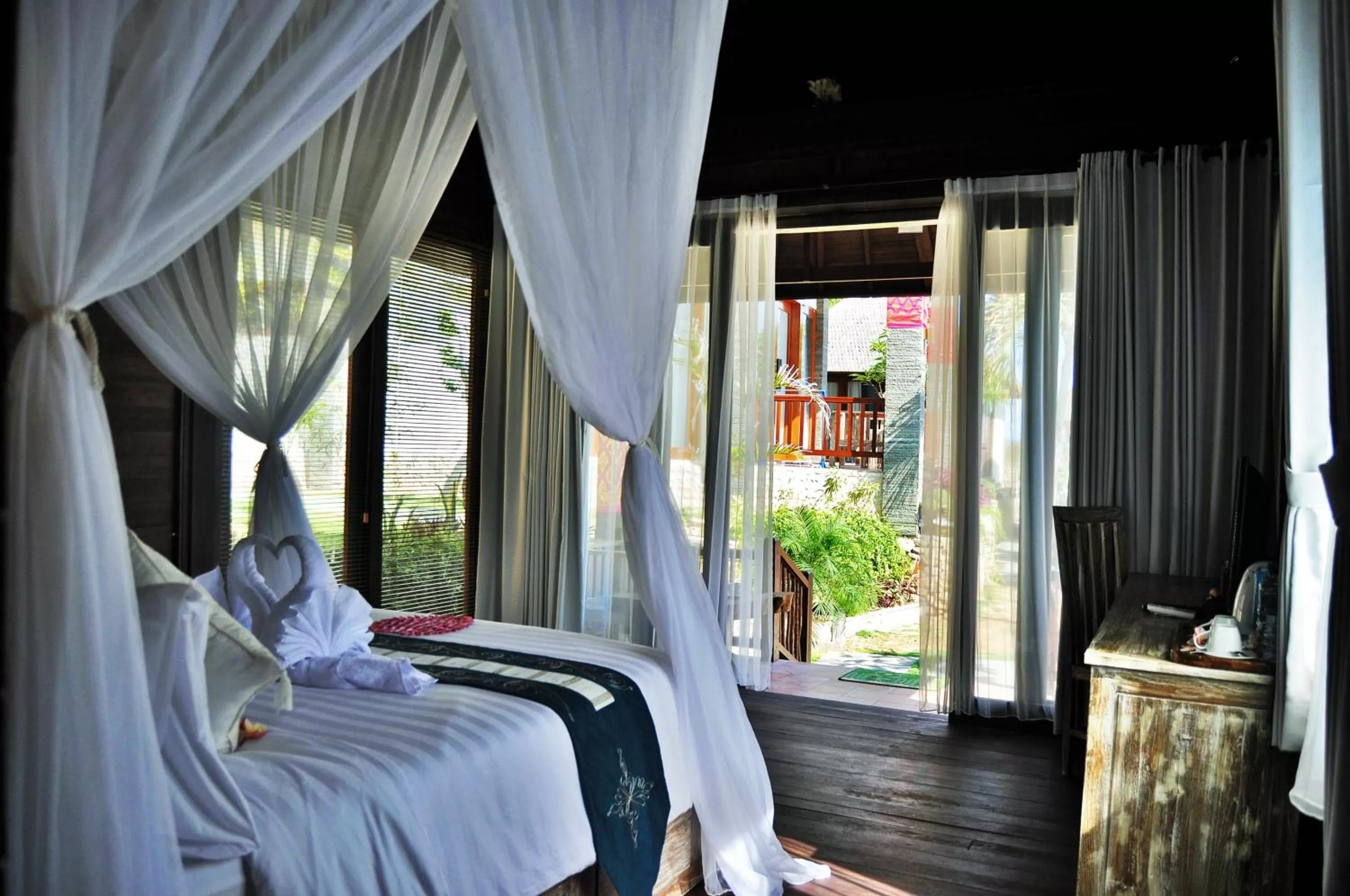 TV and multimedia in Ocean Terrace Suite And Spa Luxury