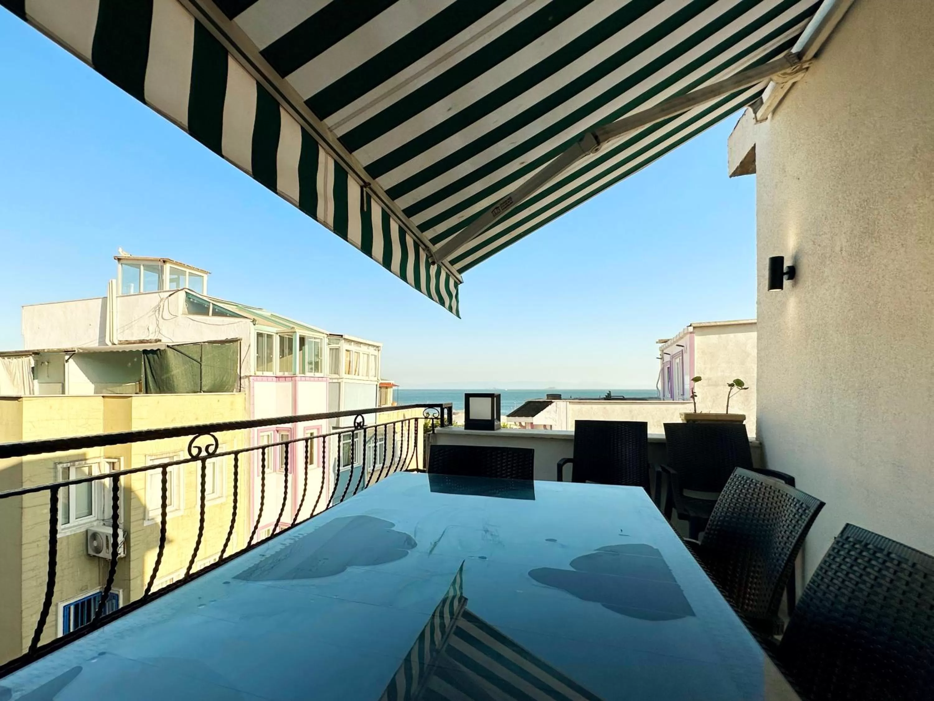 Patio in Sultan Pier Hotel