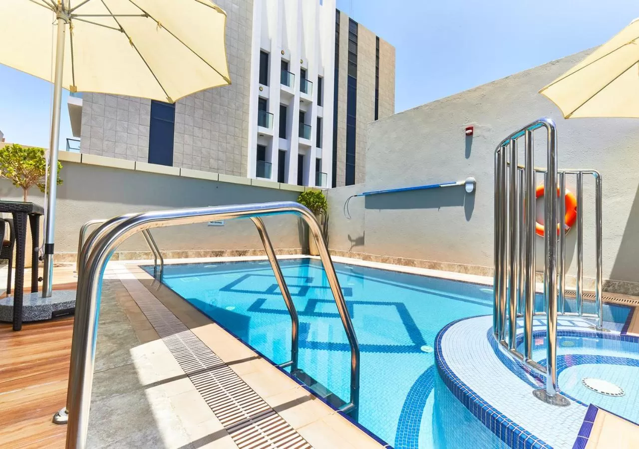 Swimming pool in Rose Plaza Hotel Al Barsha