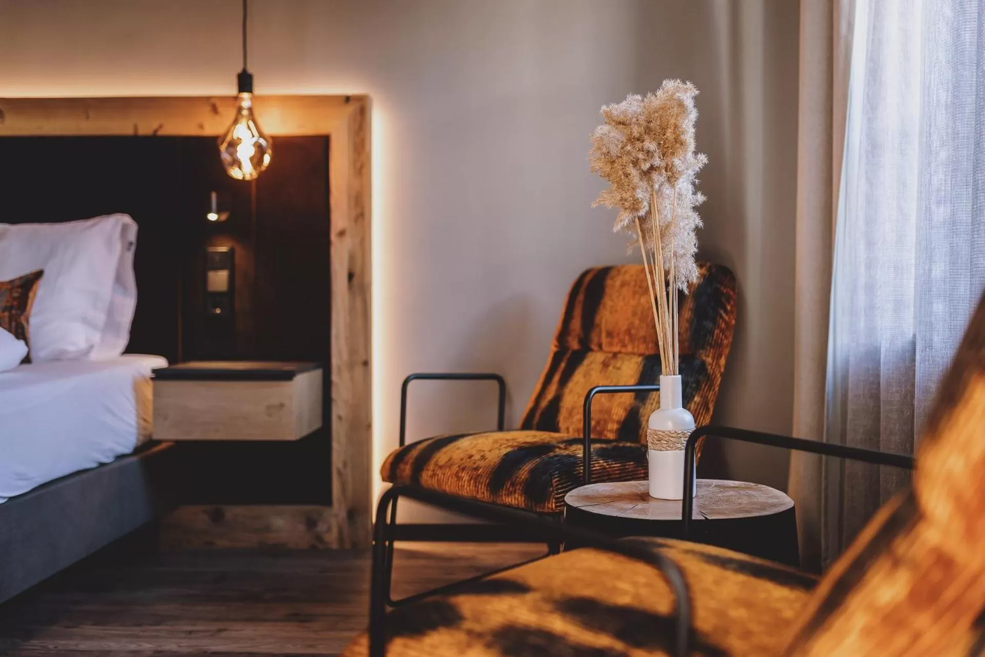 Seating area, Bed in POST POST Hotel - Alpine Boutique Hotel & Spa