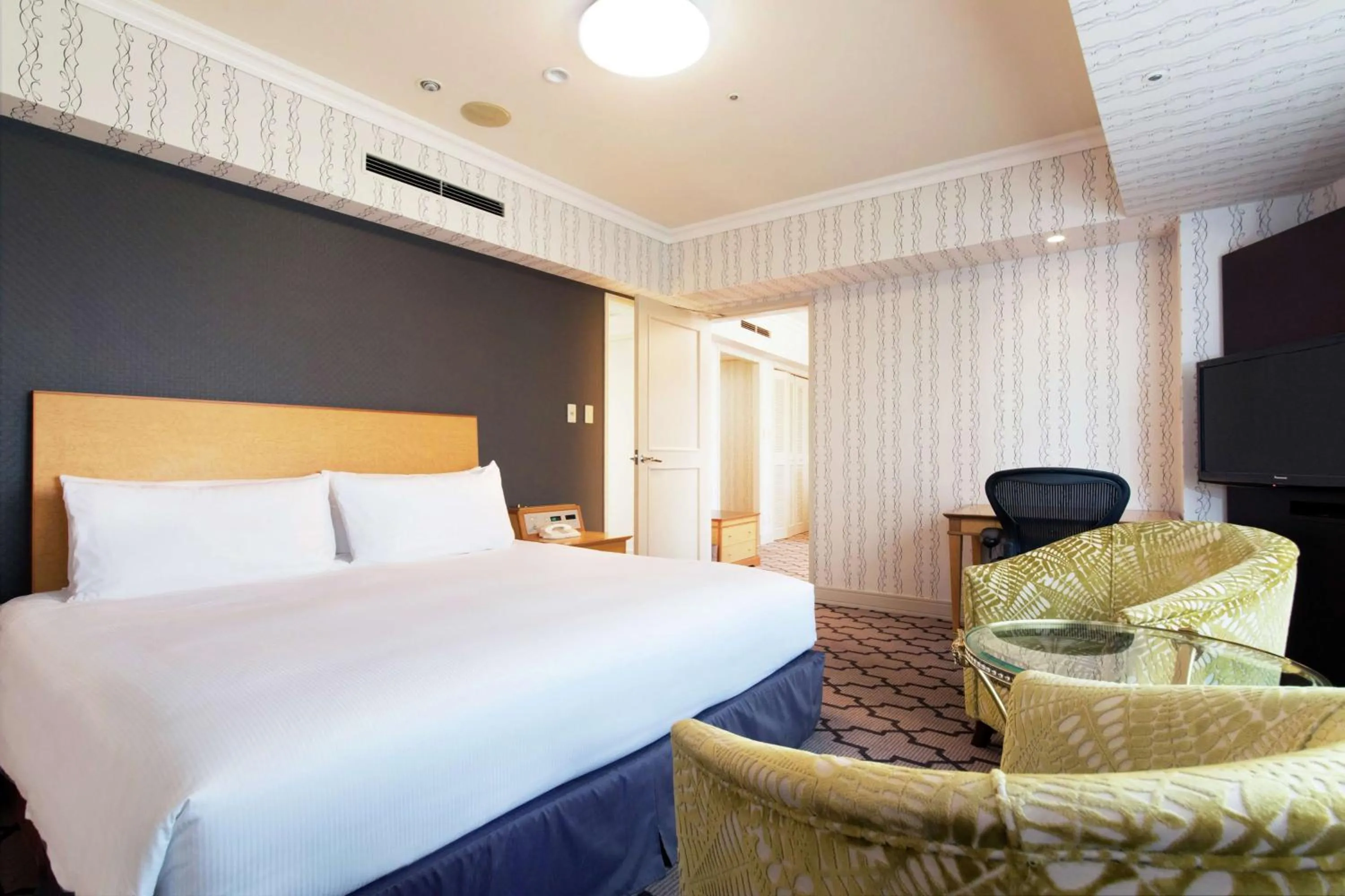 Bedroom, Bed in Hilton Tokyo Narita Airport