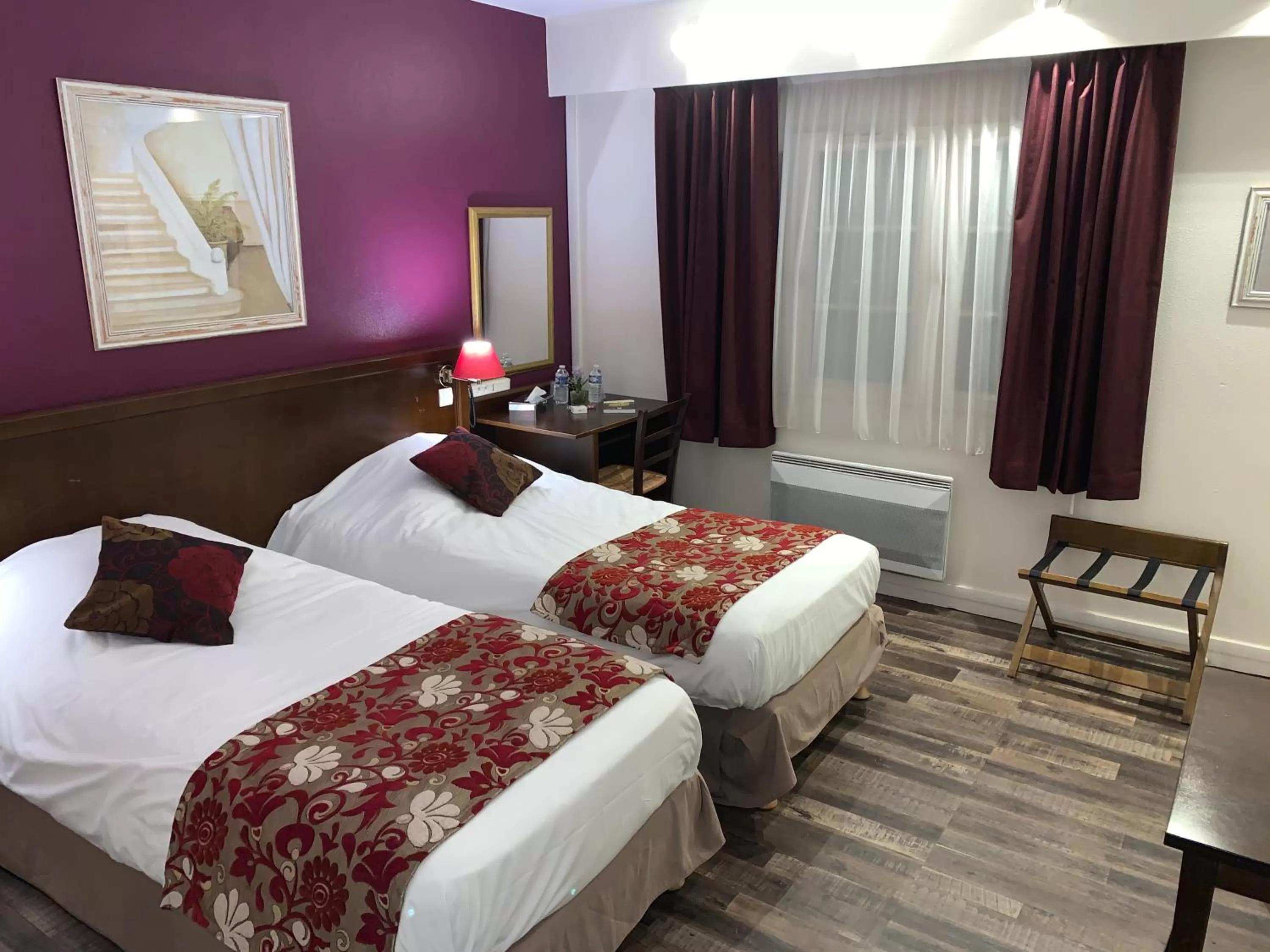 Bed in Logis Hôtel Les Nymphéas