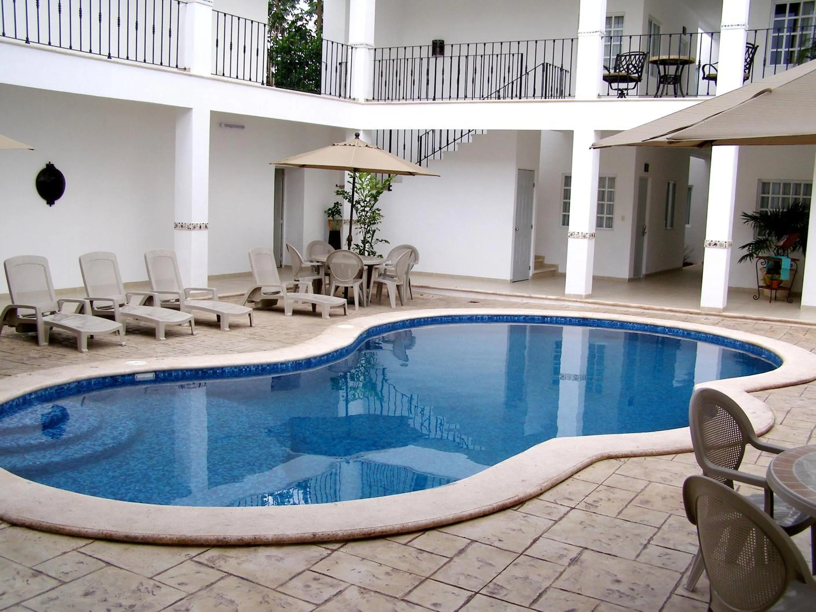 Swimming pool in Hotel María Jose