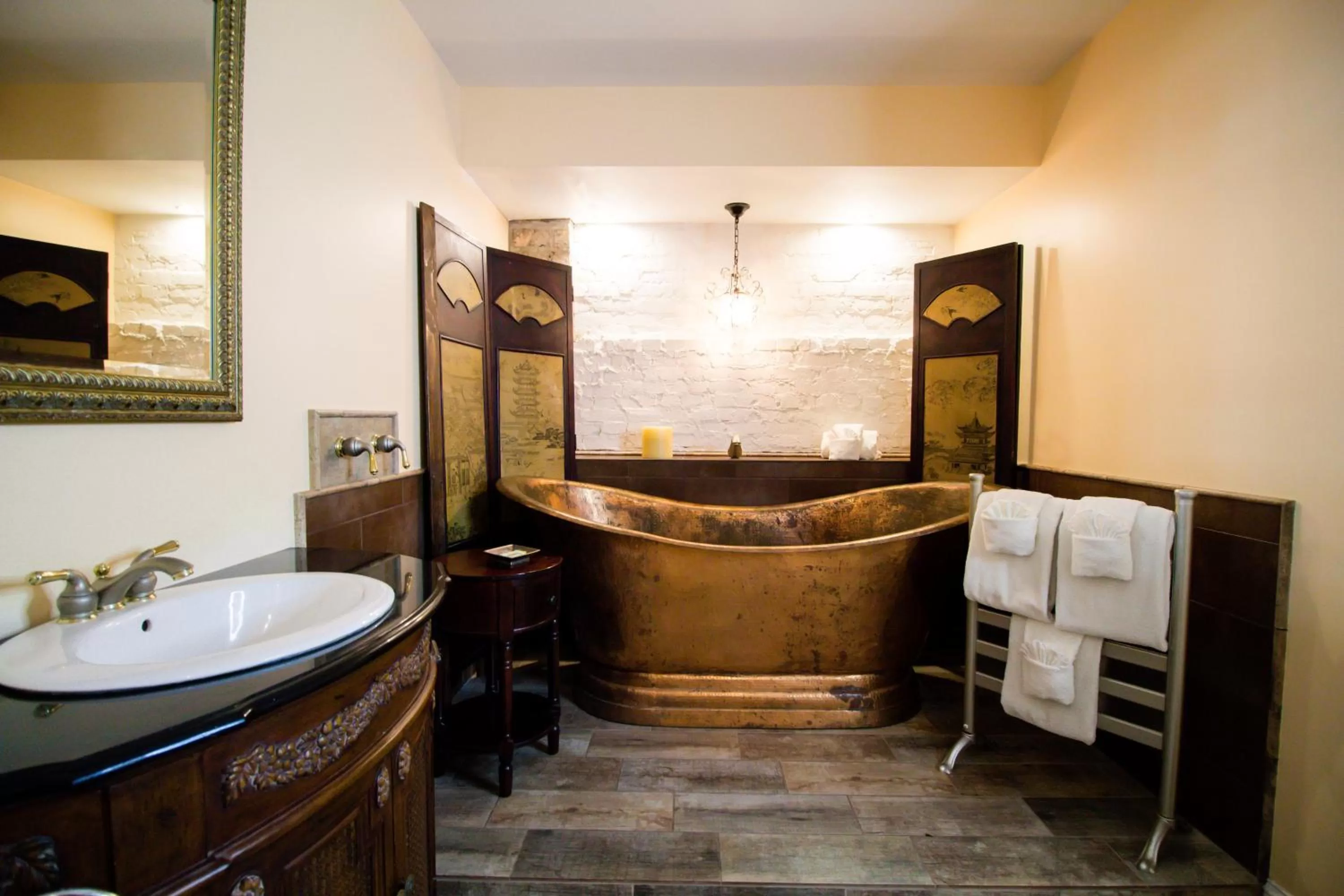 Bathroom in Tybee Island Inn Bed & Breakfast