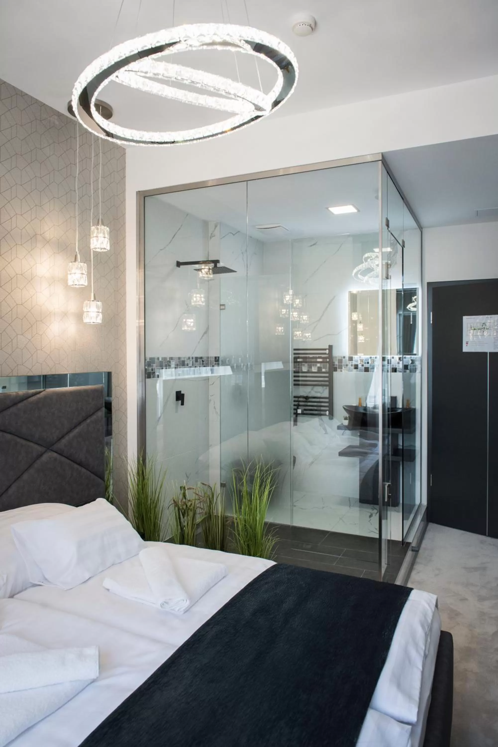 Shower in Z Rooms Boutique